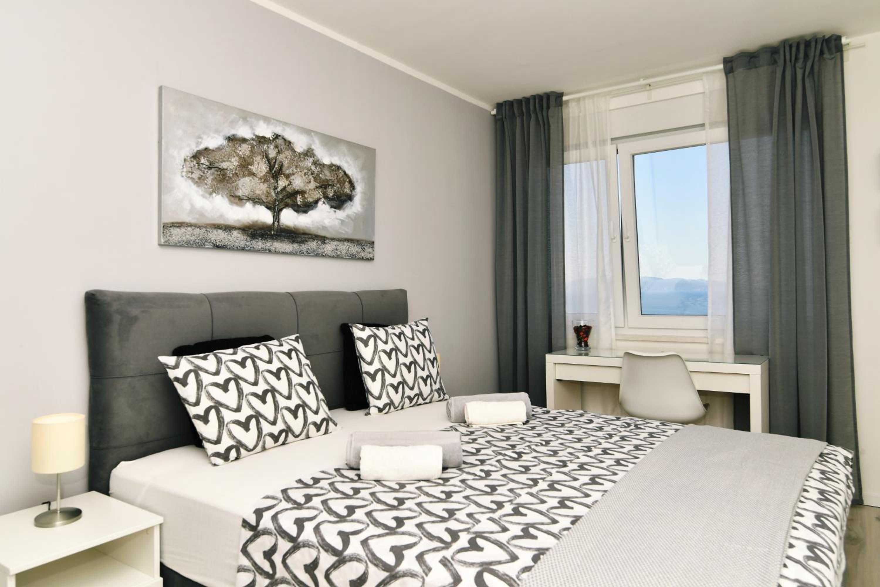 One-Bedroom Apartment - Photo 20