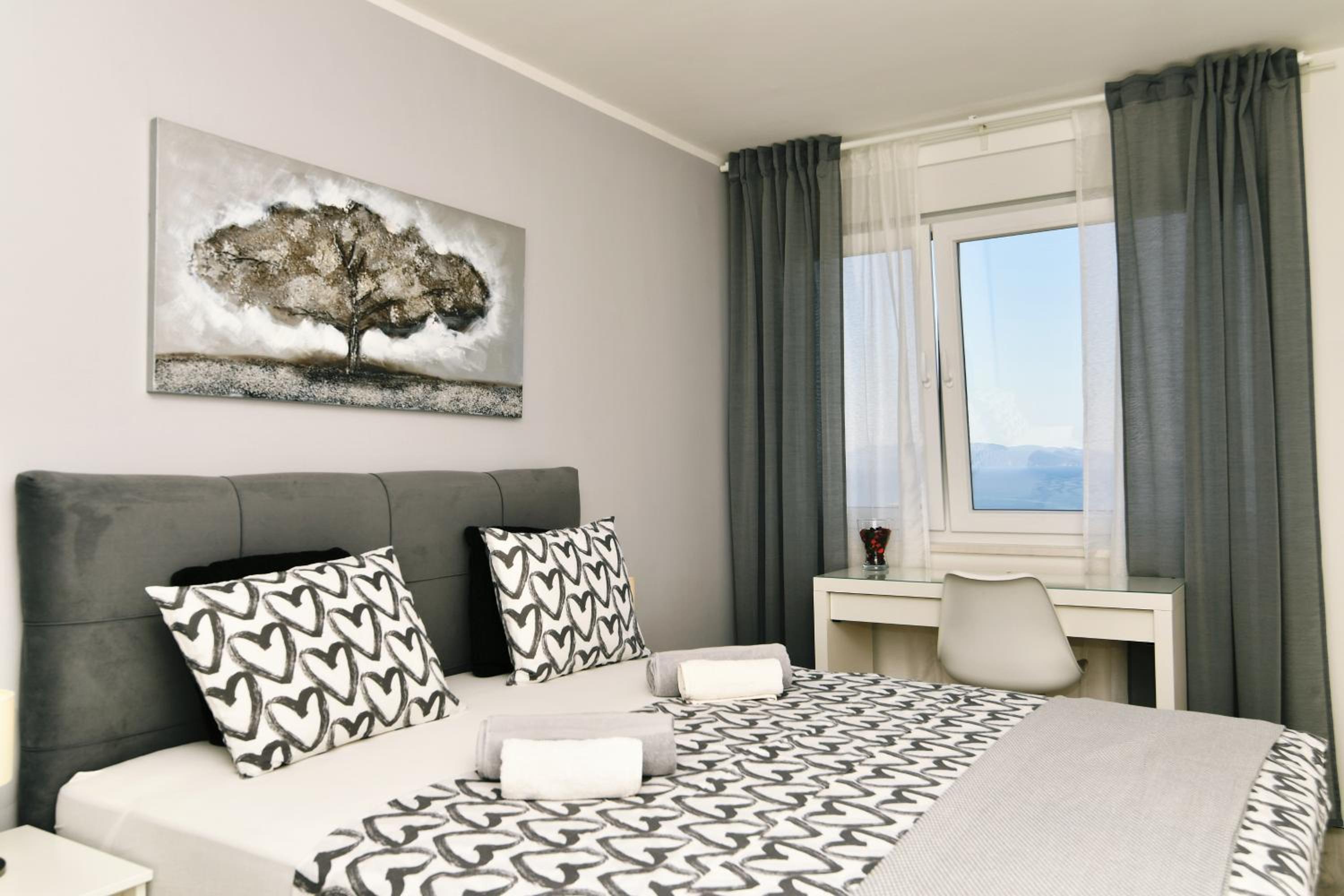 One-Bedroom Apartment - Photo 21