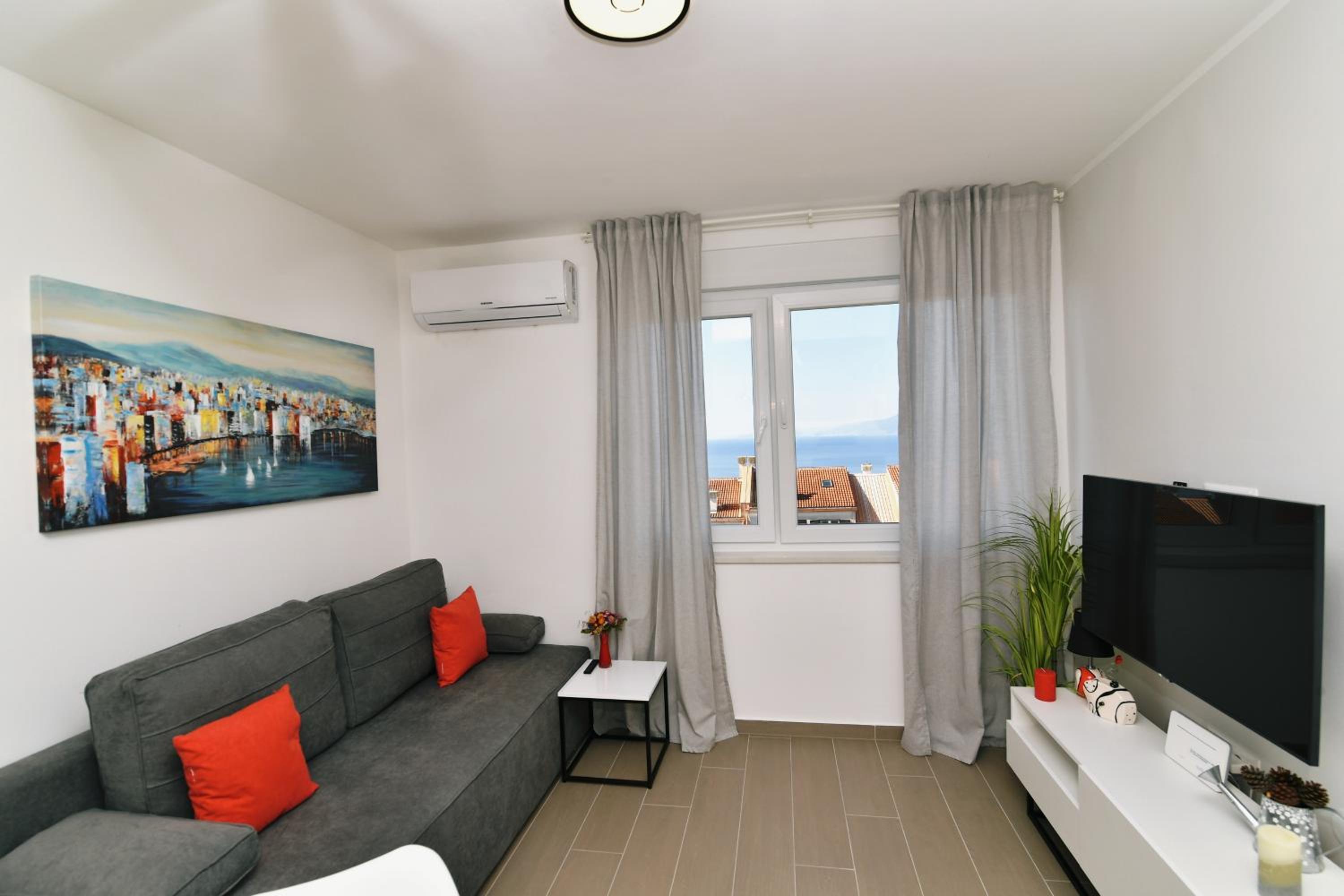 One-Bedroom Apartment - Photo 27