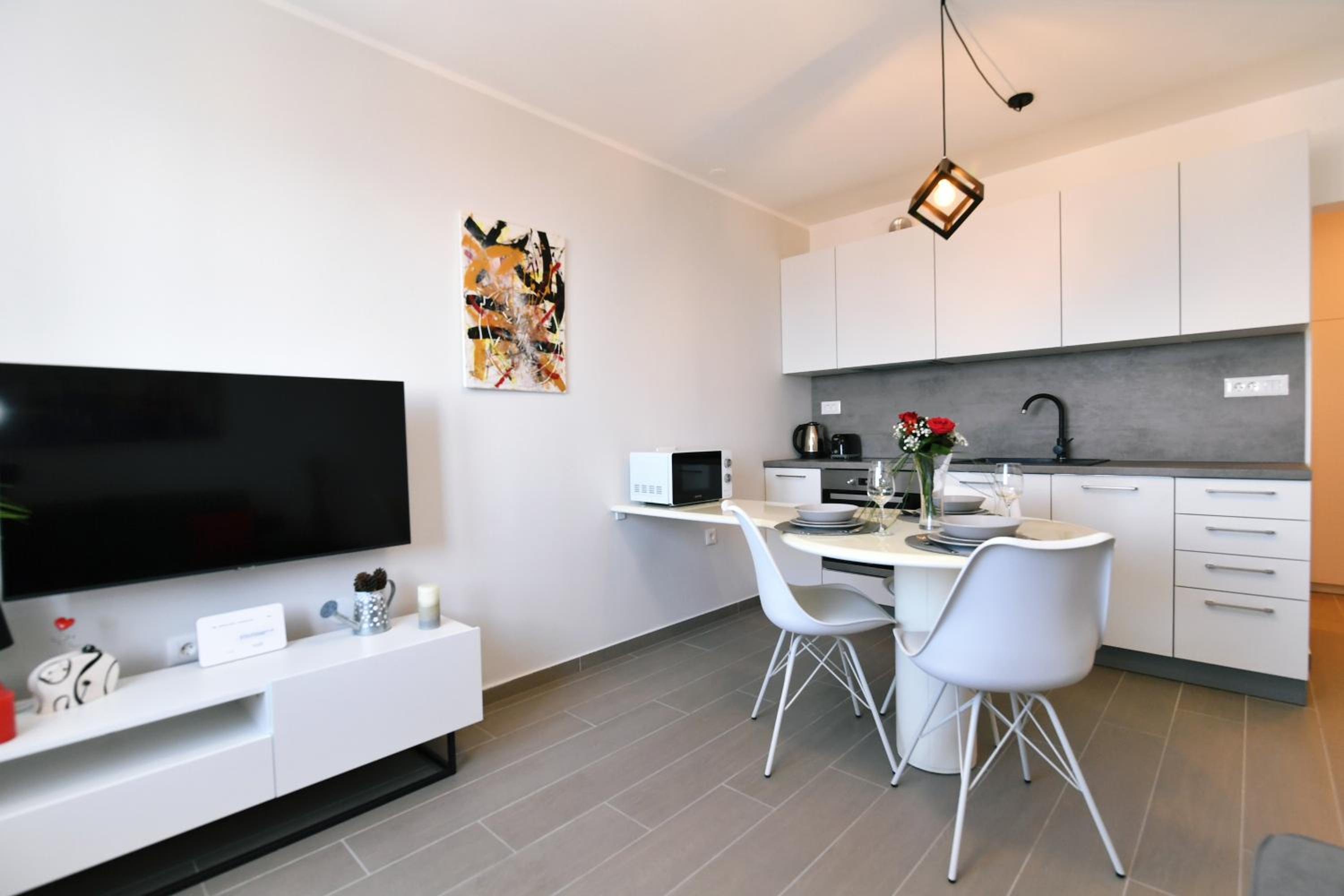 One-Bedroom Apartment - Photo 28