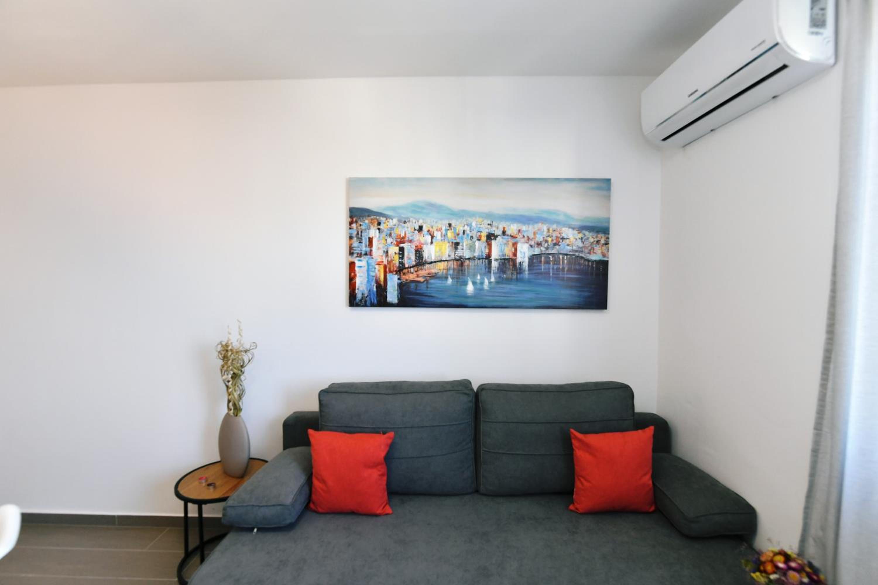 One-Bedroom Apartment - Photo 30