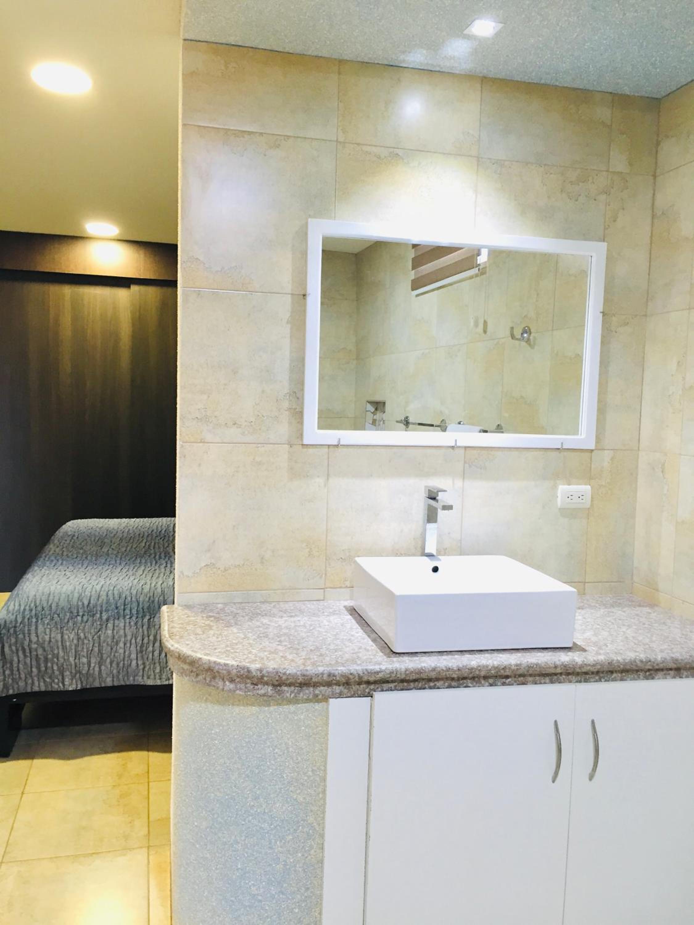 Deluxe King Suite photo 3