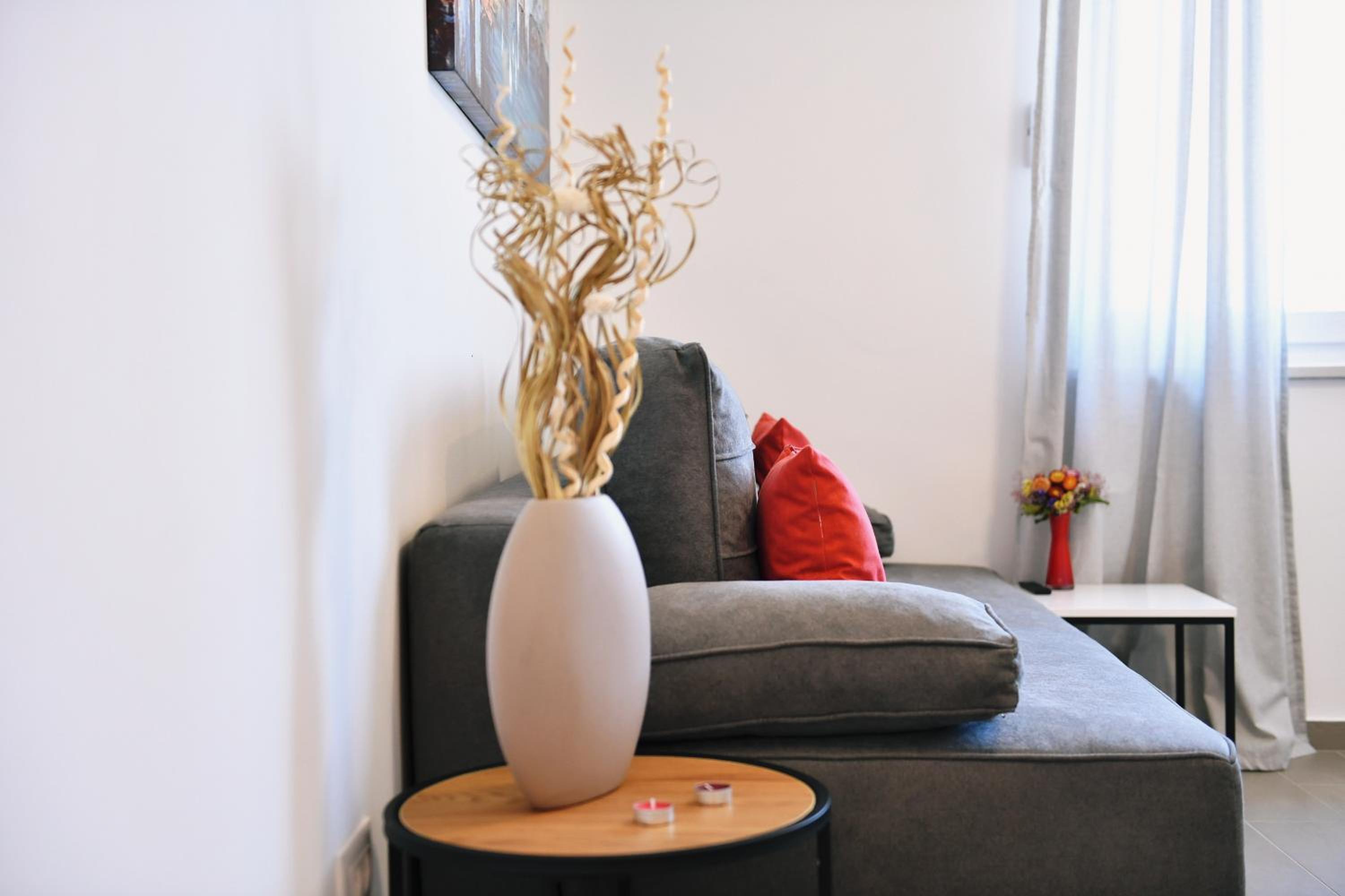 One-Bedroom Apartment - Photo 32