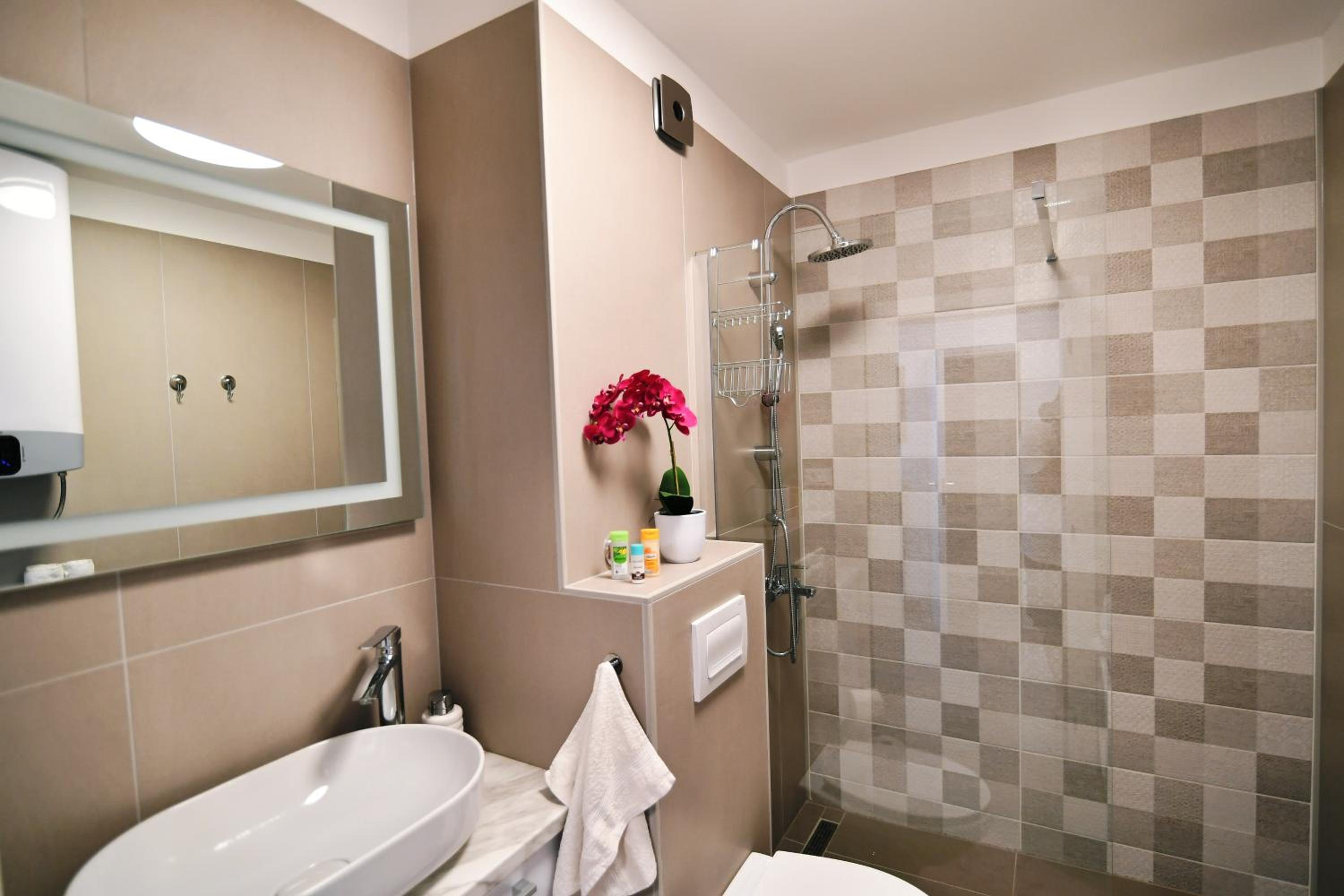 One-Bedroom Apartment - Photo 14