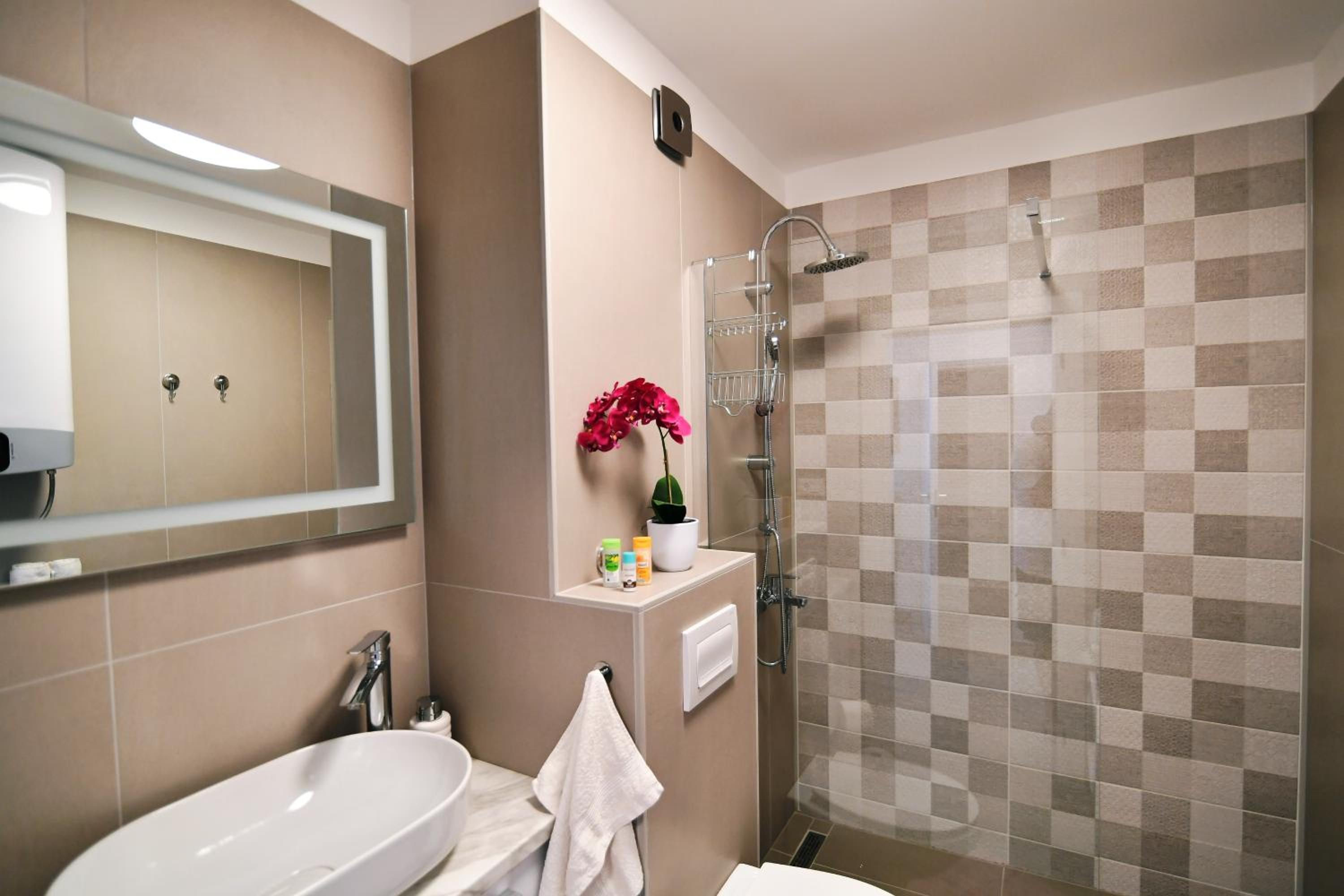 One-Bedroom Apartment - Photo 12