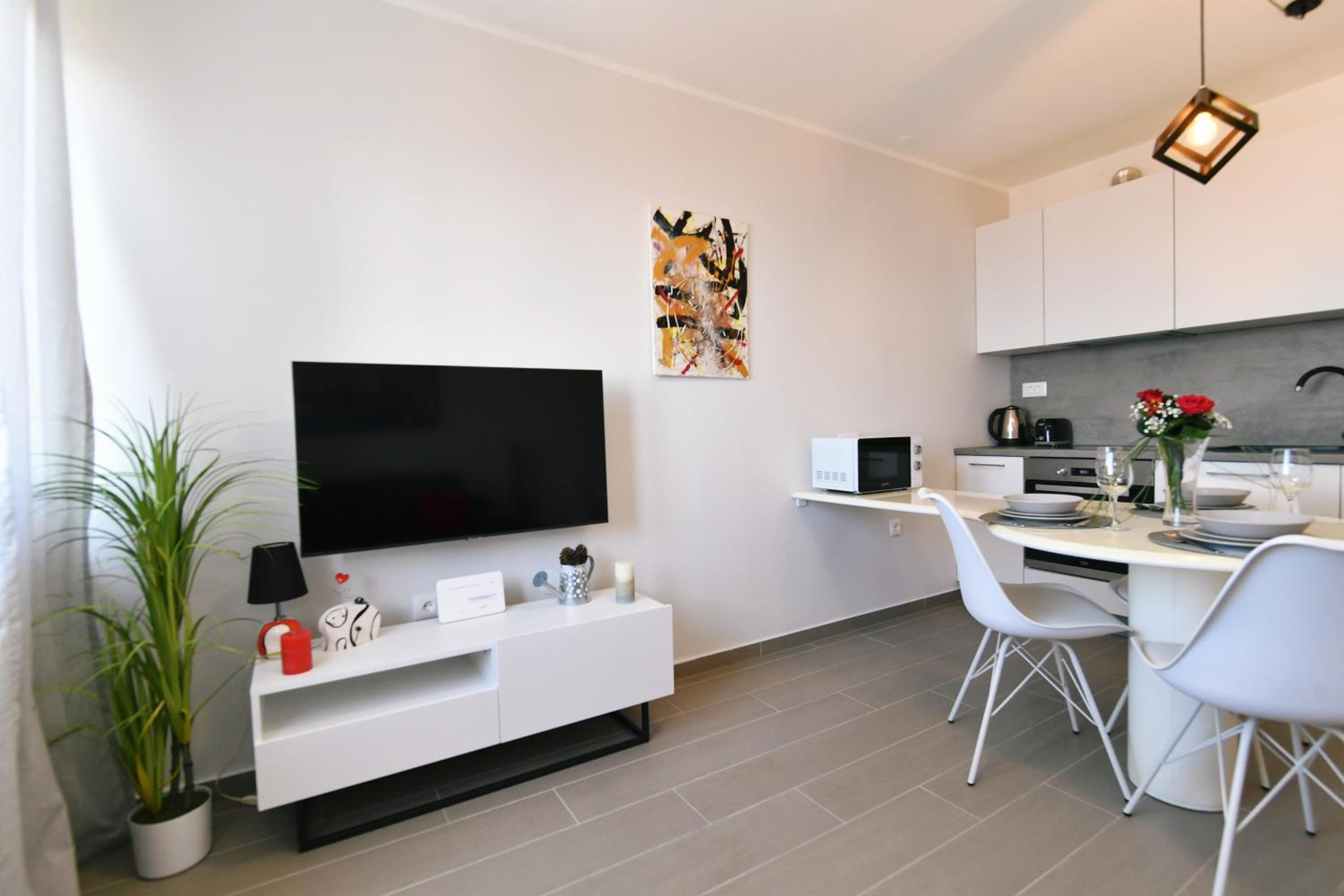 One-Bedroom Apartment - Photo 49