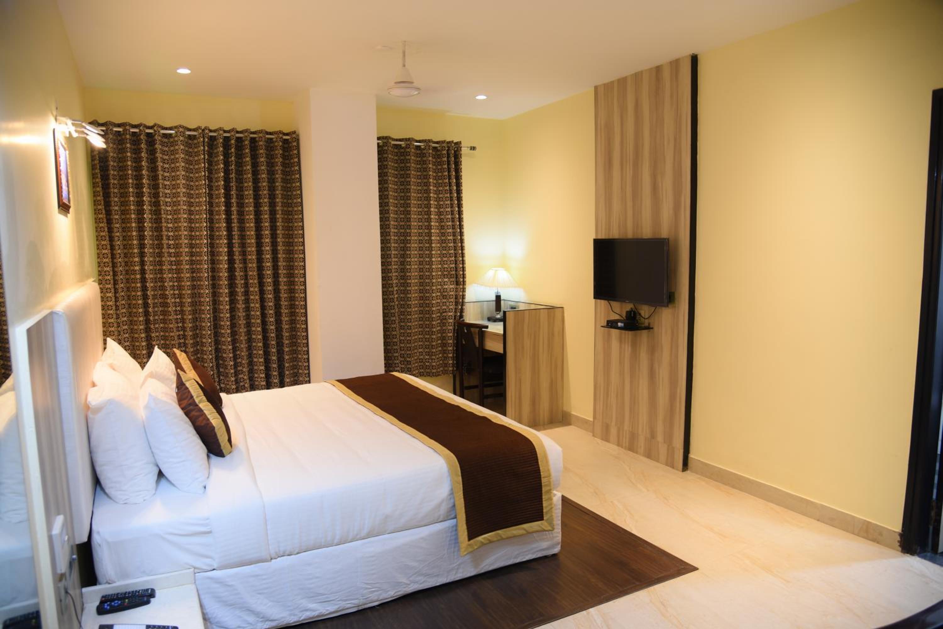 Deluxe Room - Photo 29