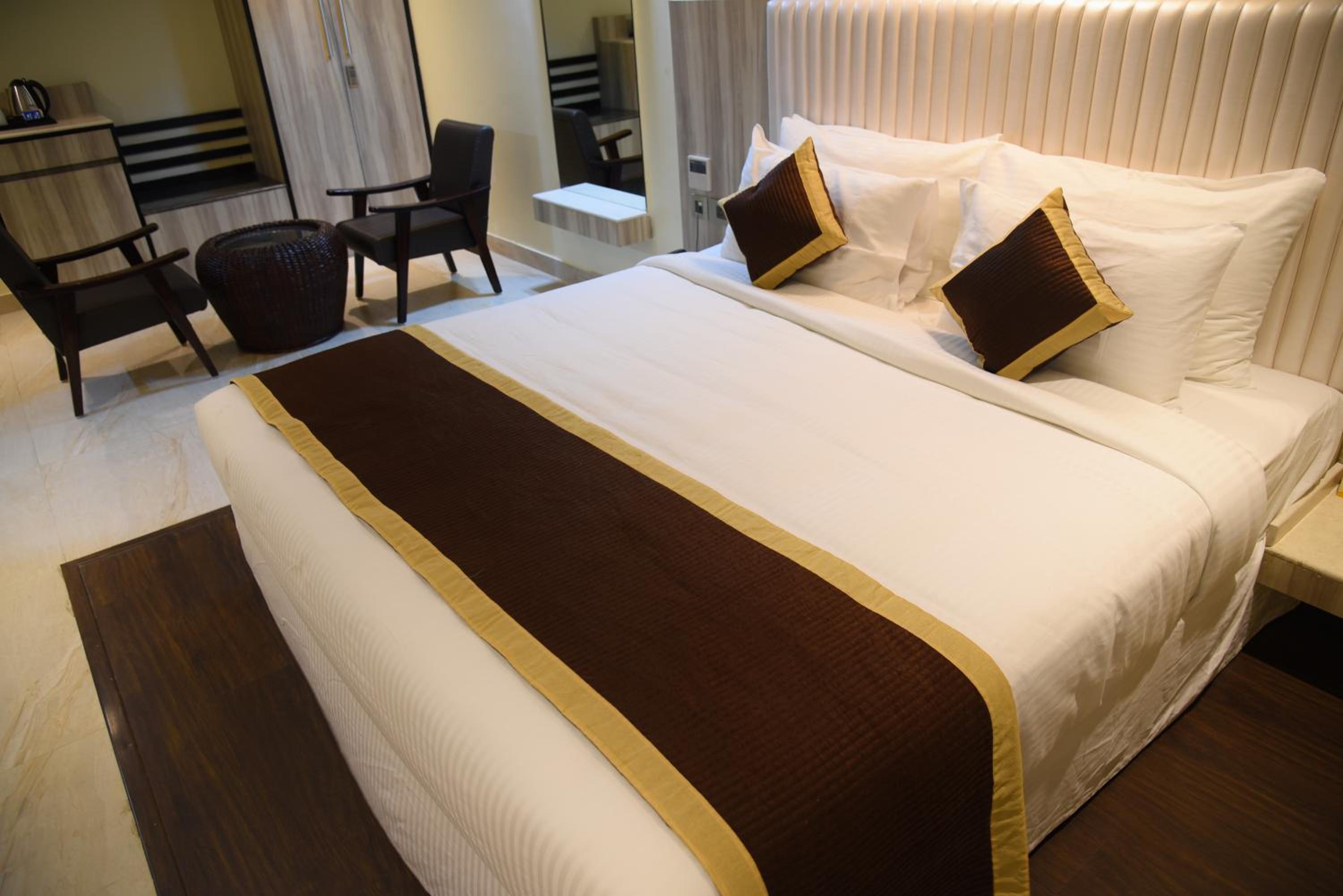 Deluxe Room - Photo 16