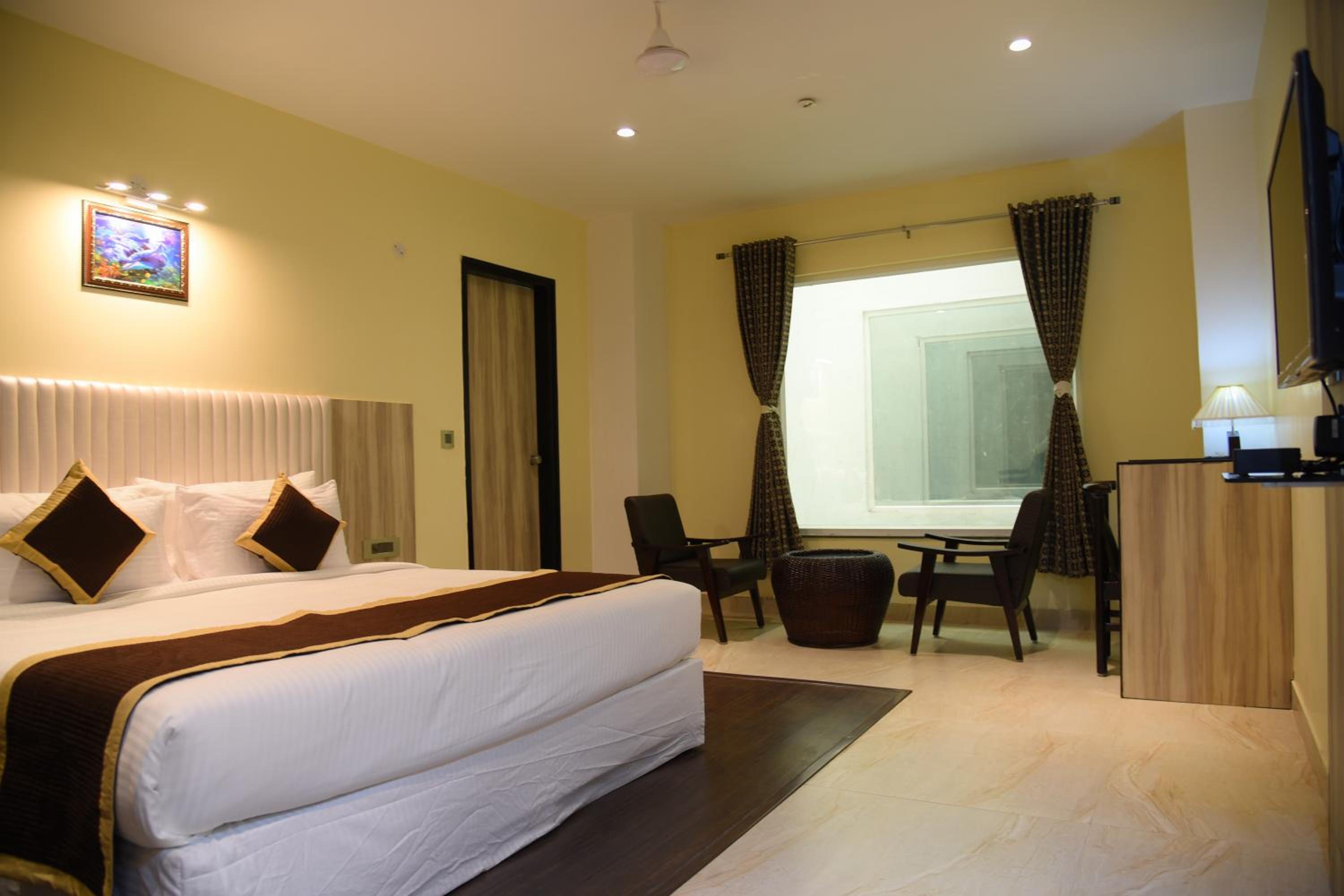 Deluxe Room - Photo 15