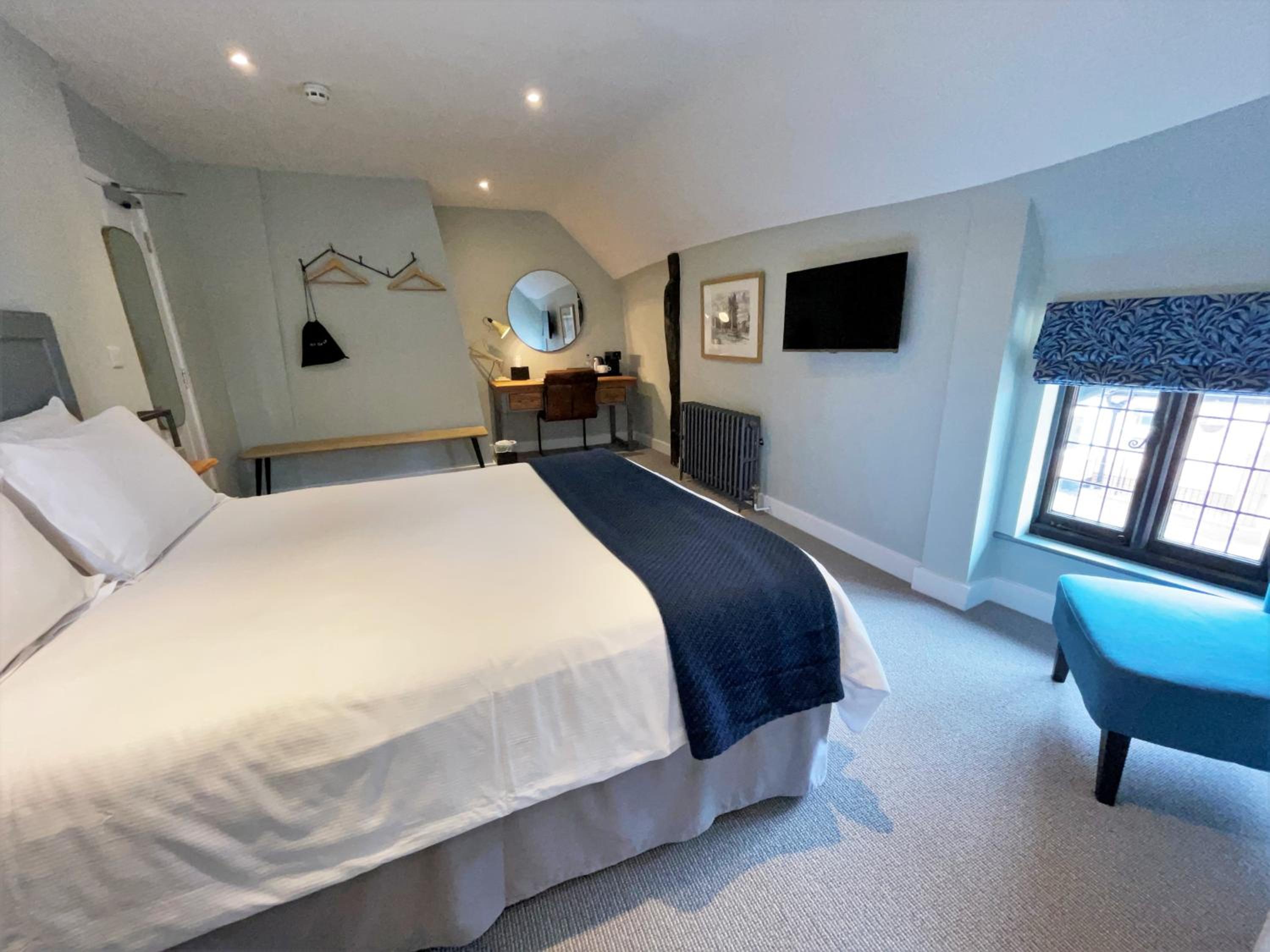 Deluxe Double Room with Shower - Photo 3