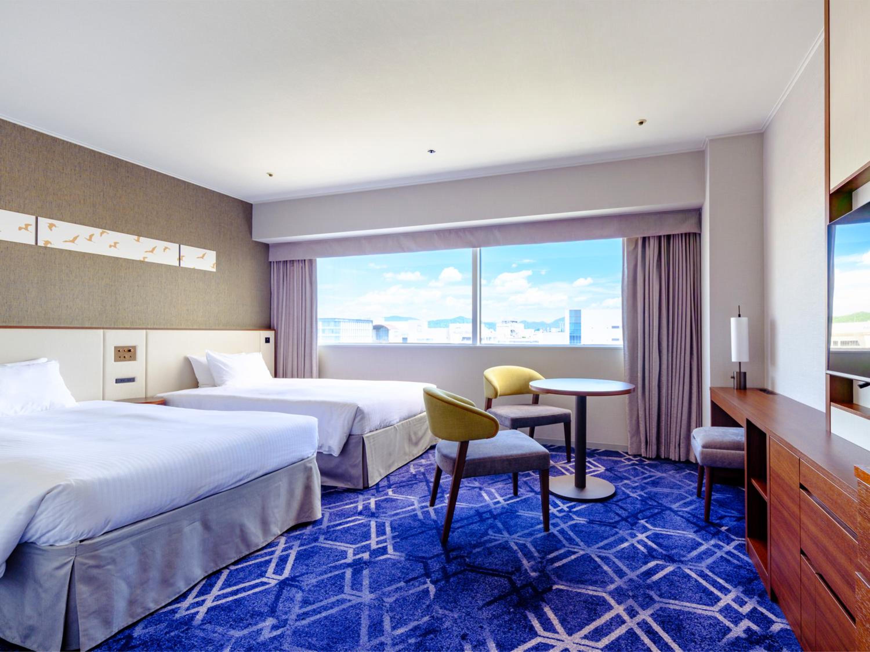 Premier Twin Room with Fountain Lounge Access