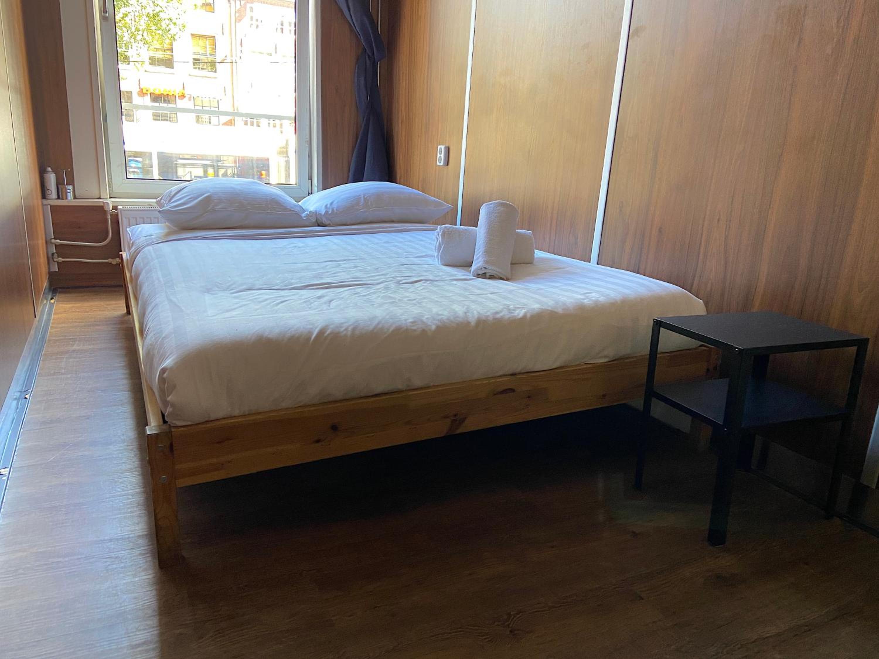 Double Room with Shared Bathroom photo 3