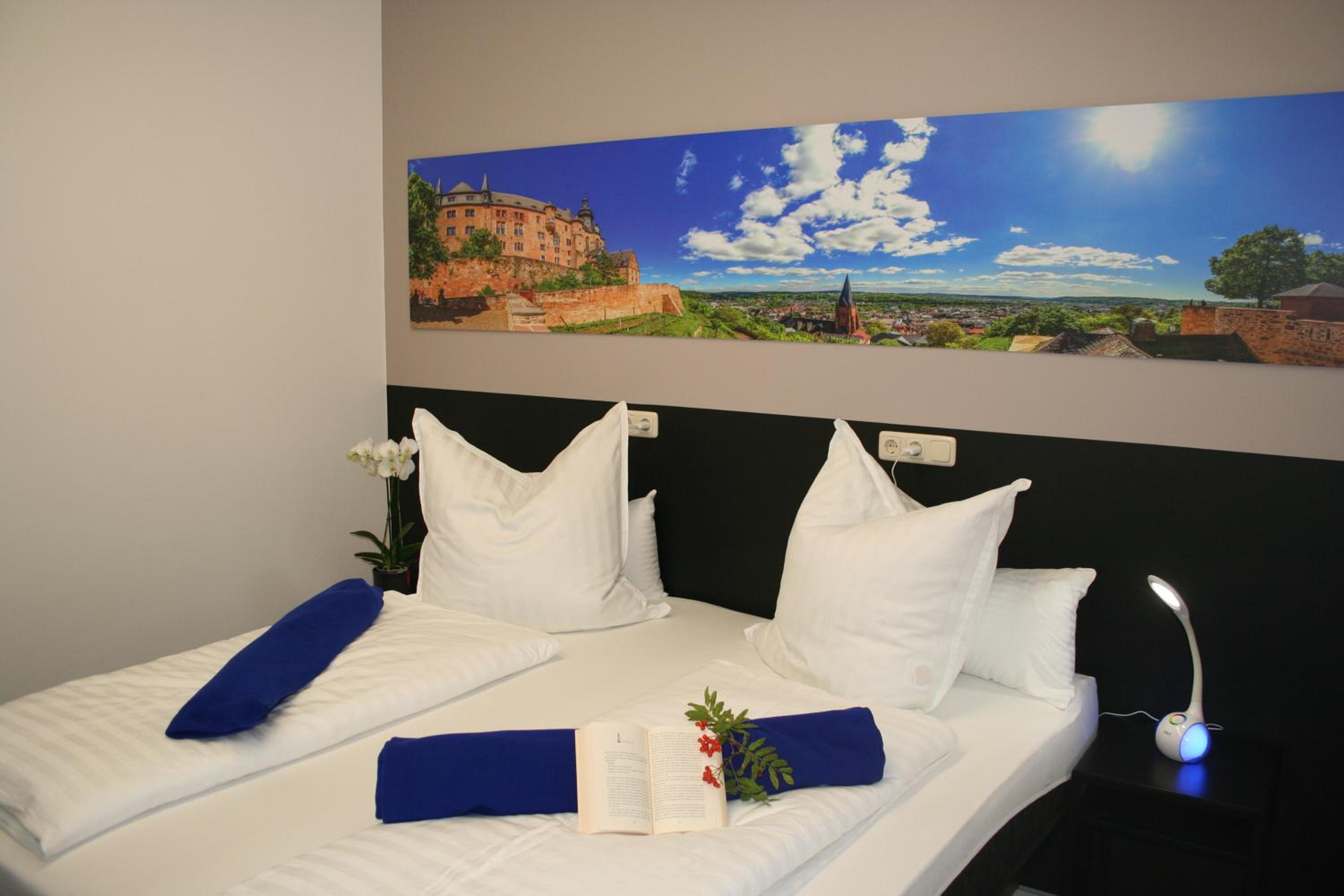 Double Room with Private Bathroom - Photo 11
