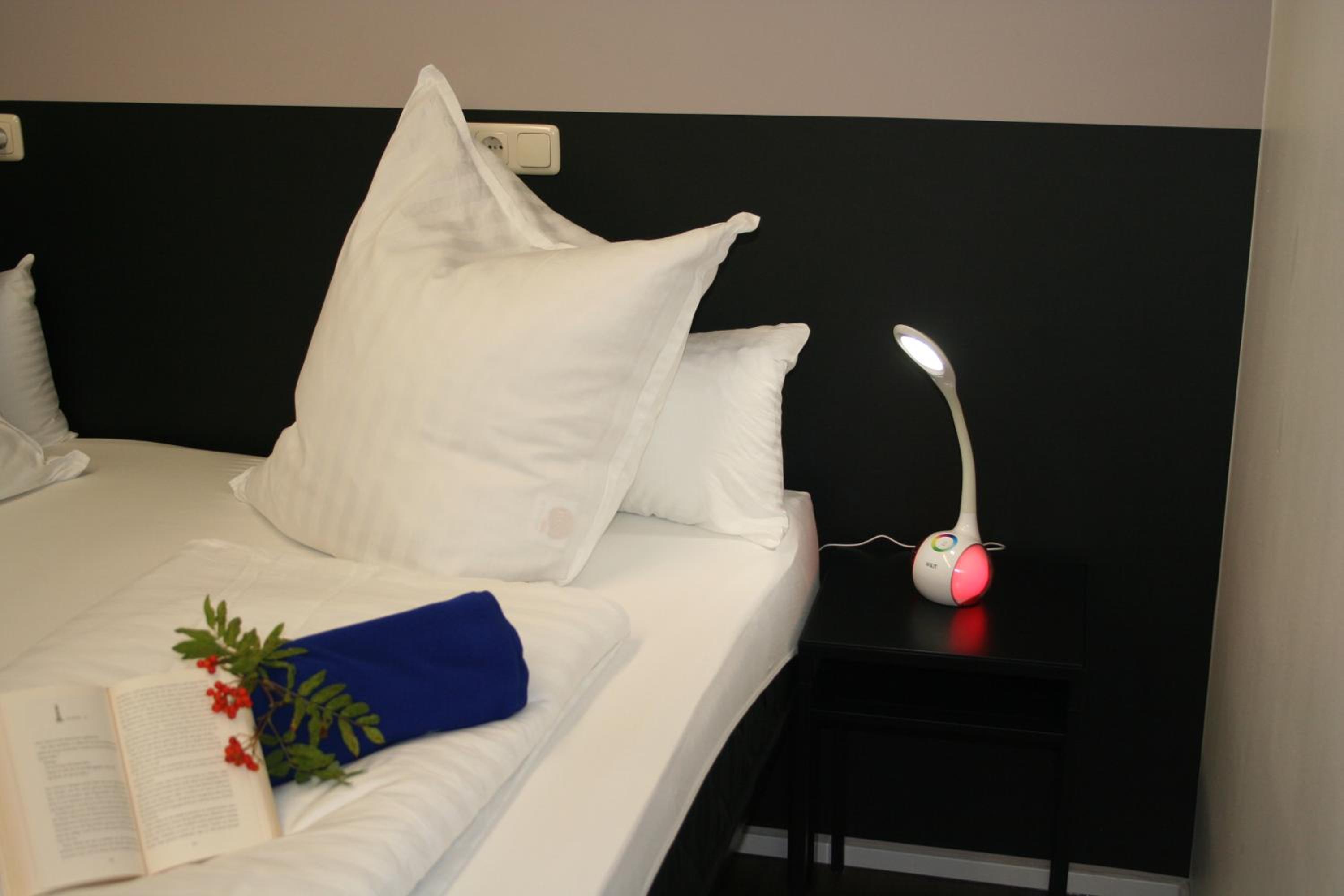 Double Room with Private Bathroom - Photo 10