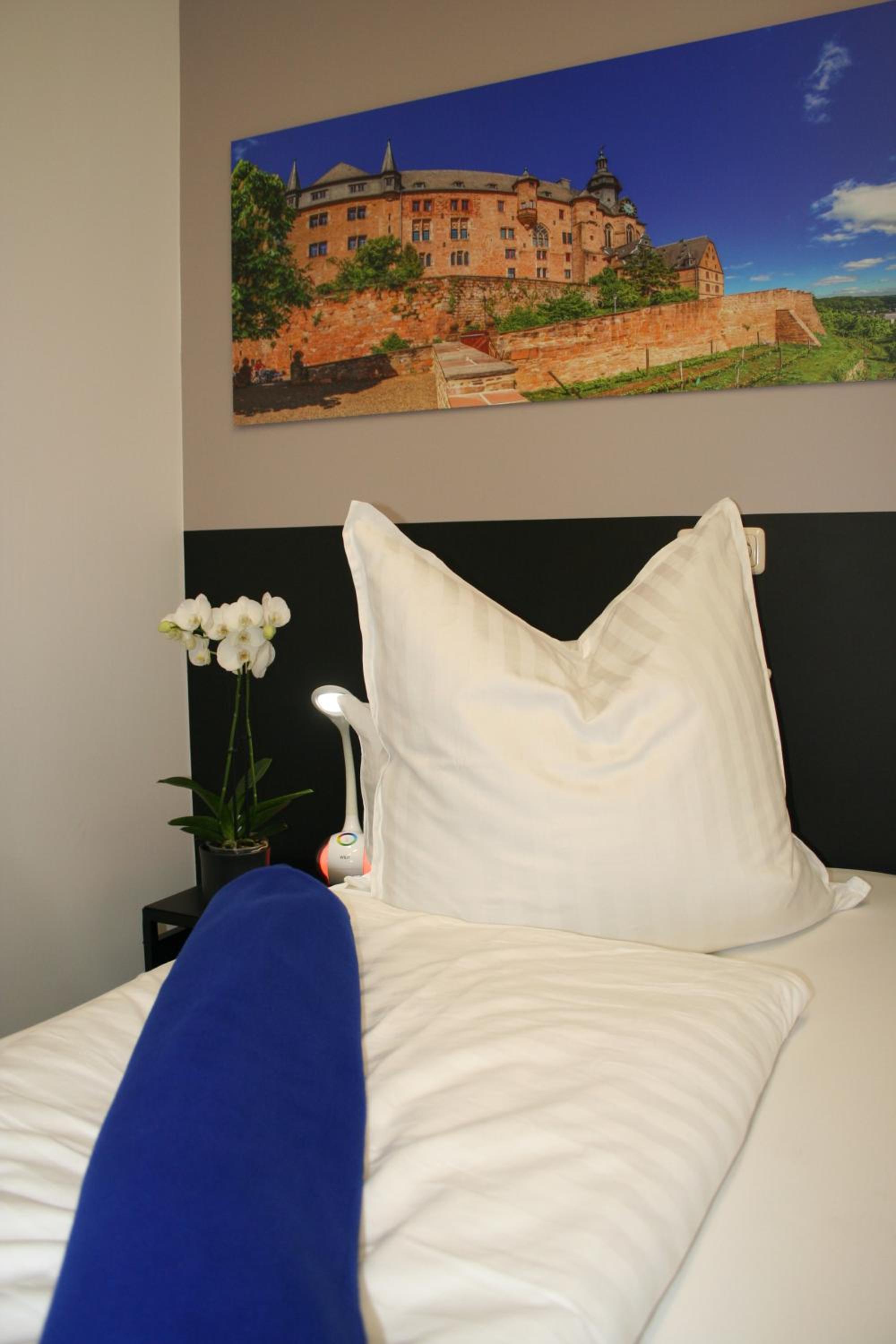 Double Room with Private Bathroom - Photo 13
