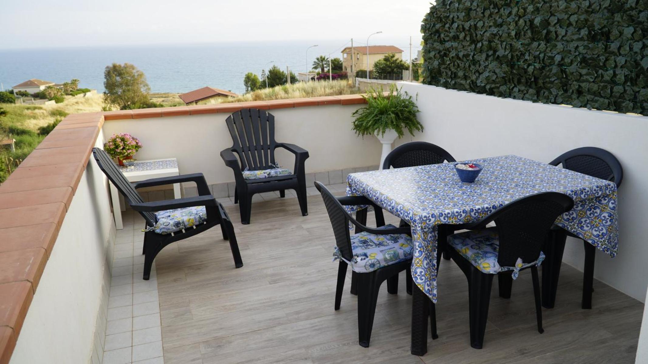 Apartment with Terrace - Photo 10