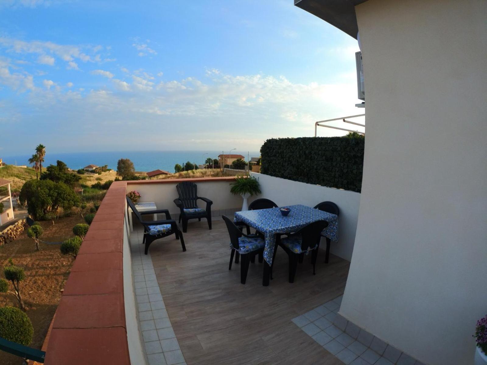 Apartment with Terrace - Photo 3
