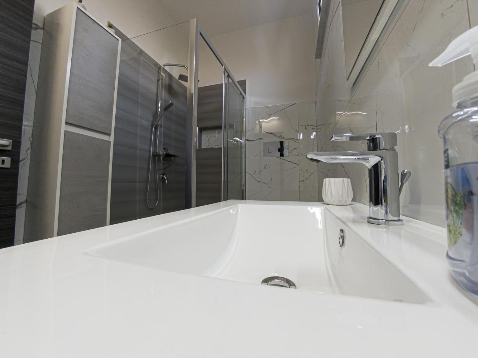 Apartment with Terrace - Photo 11