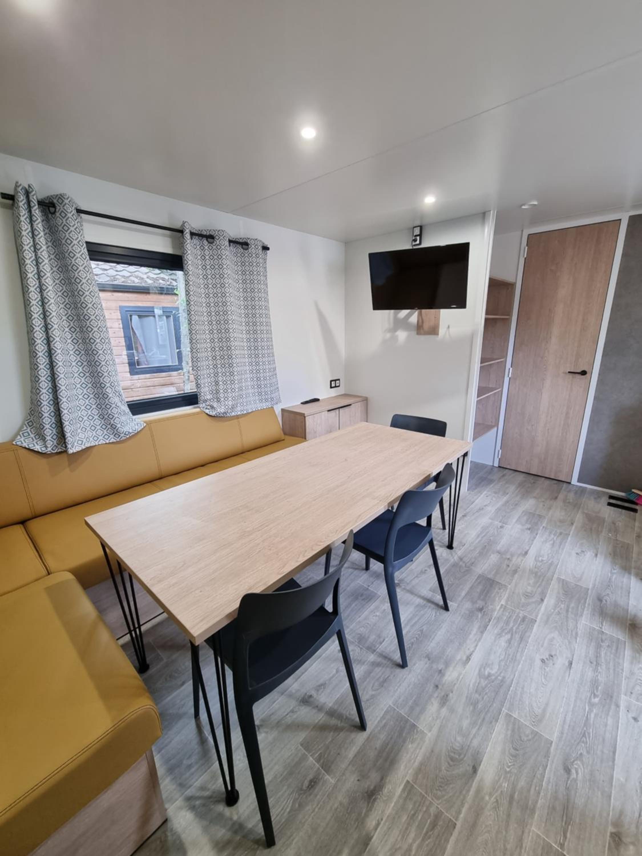 Mobile Home photo 2