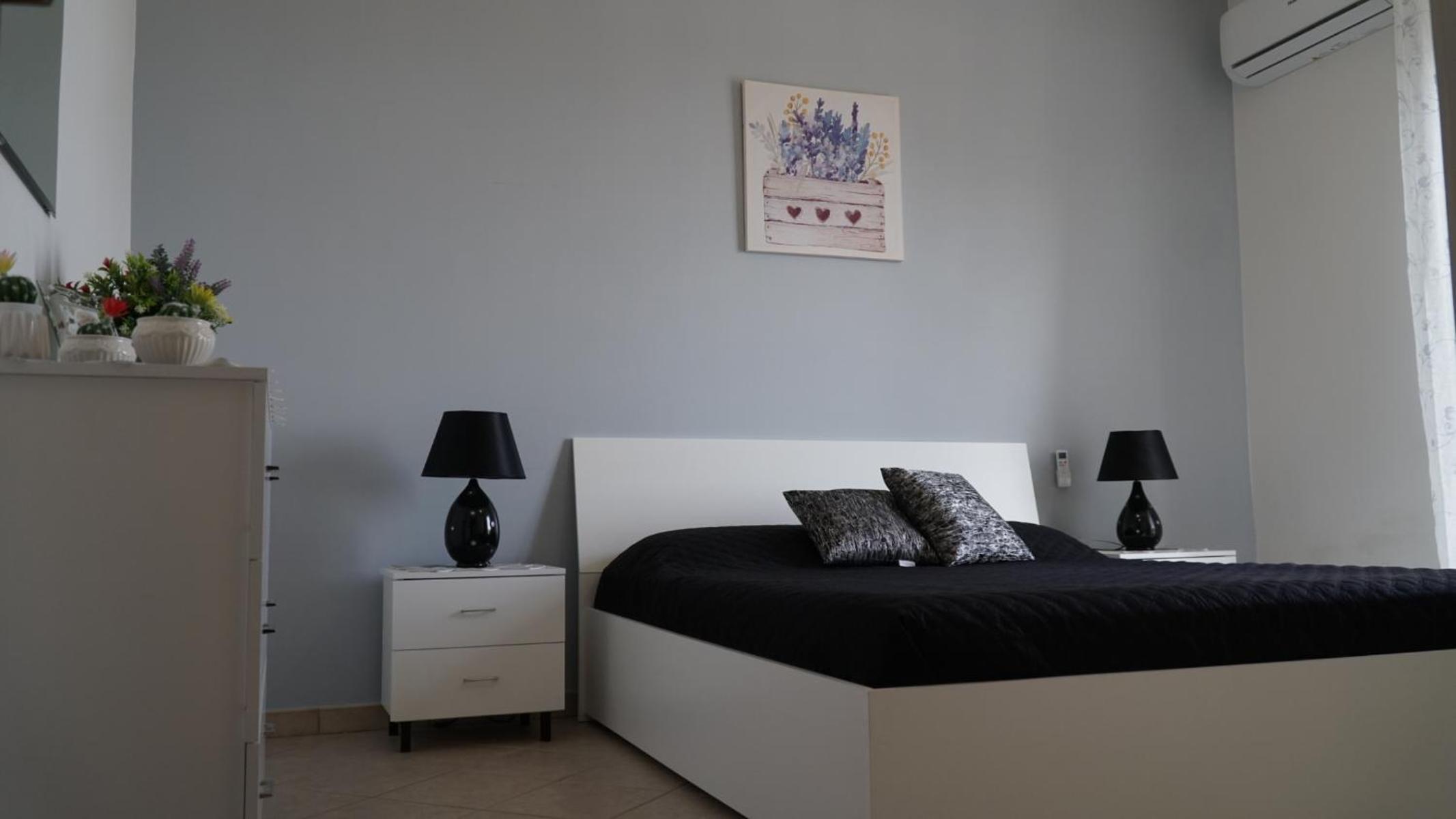 Apartment with Sea View - Photo 7