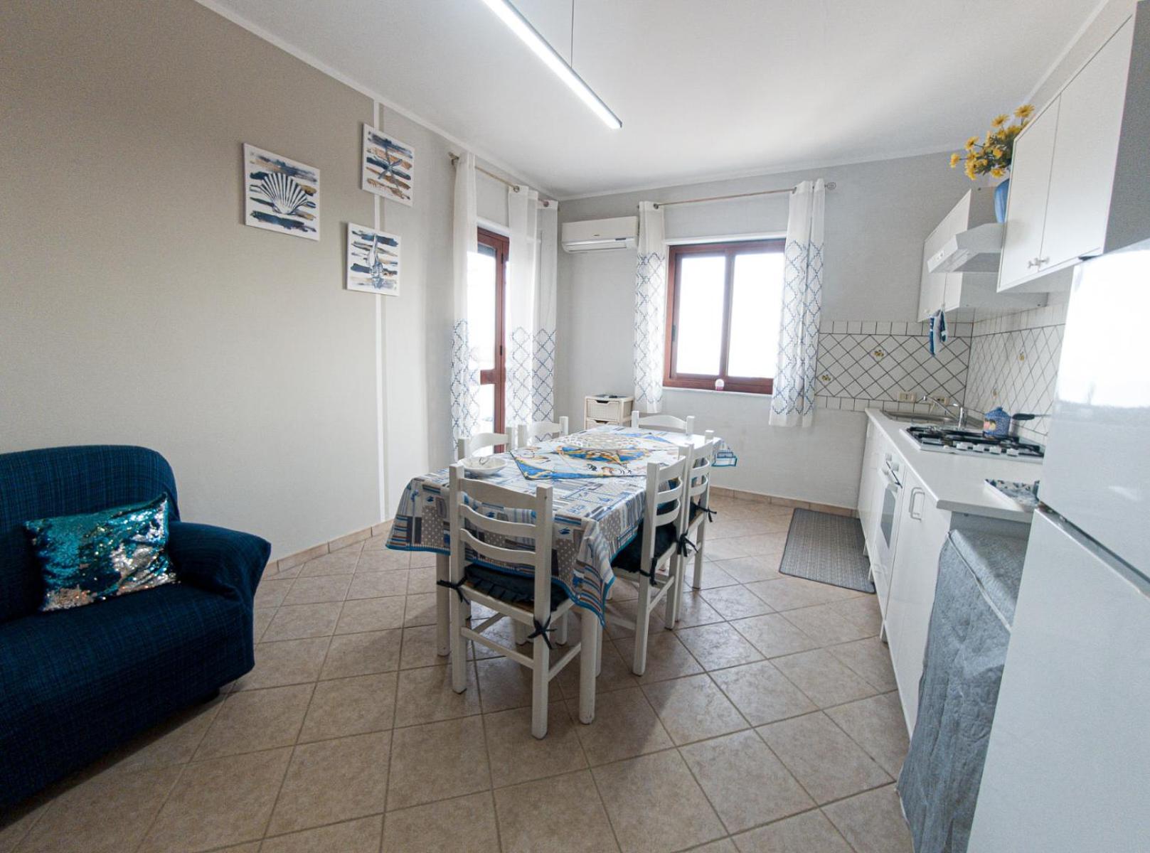 Apartment with Sea View - Photo 4