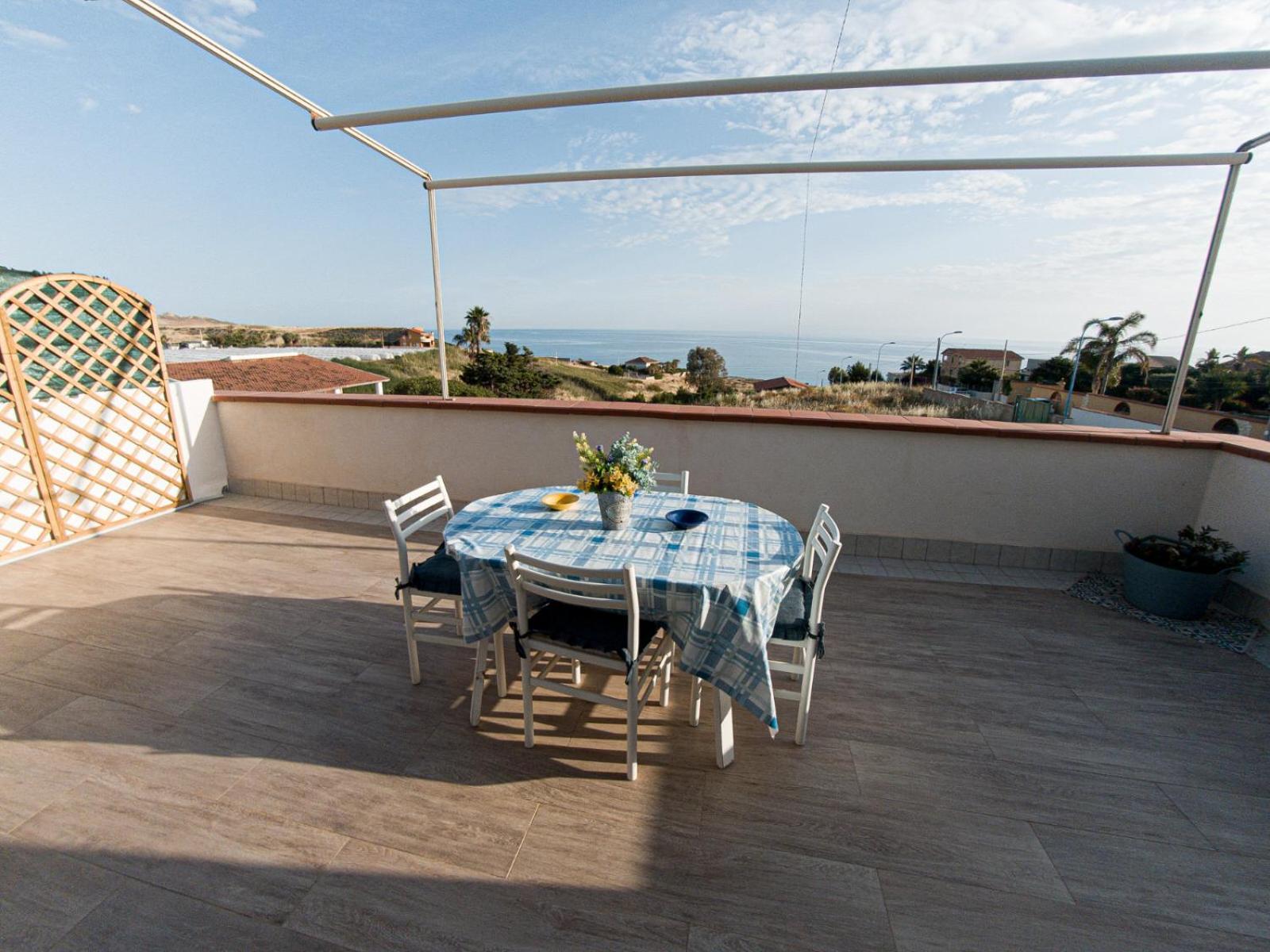 Apartment with Sea View - Photo 8
