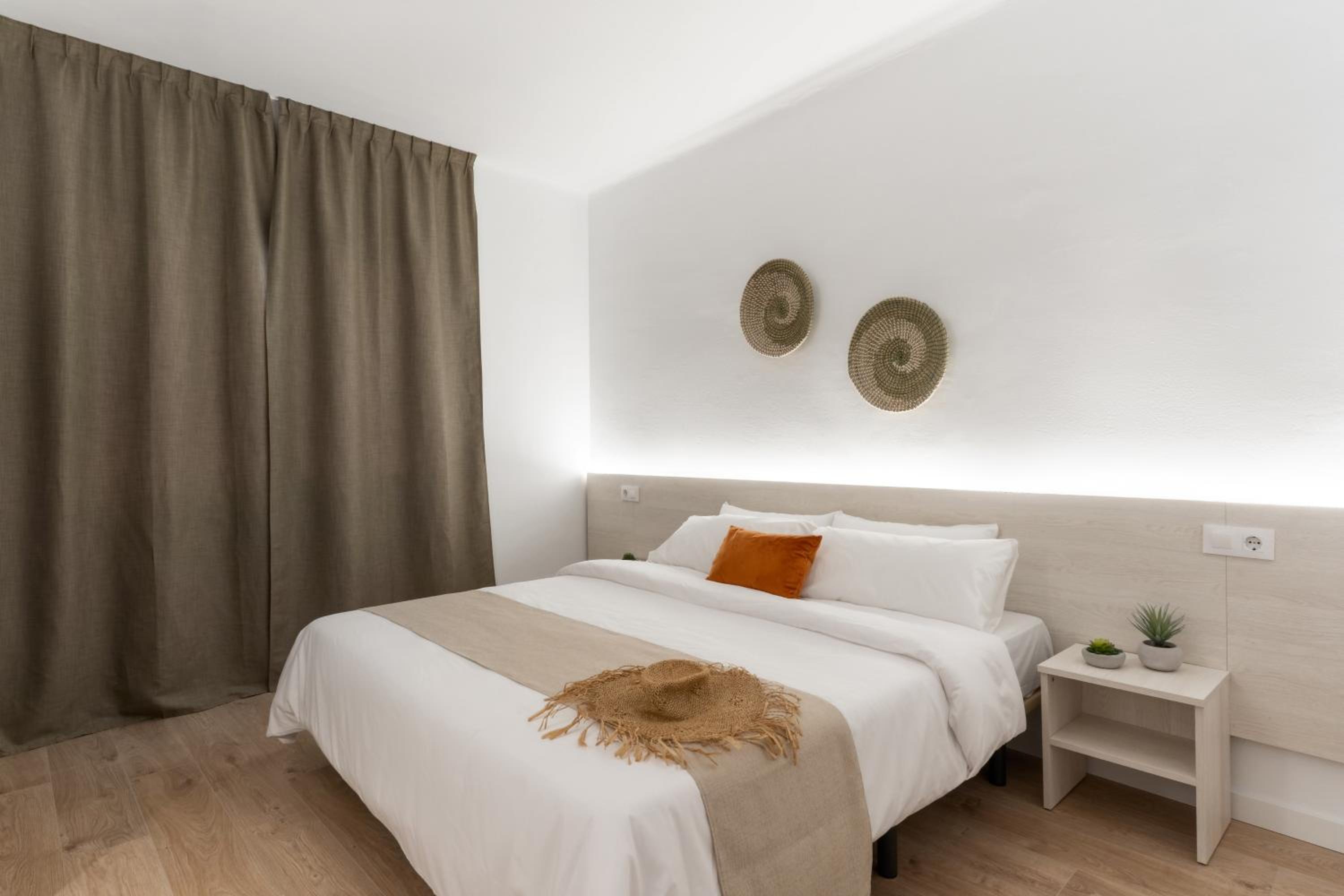 One-Bedroom Apartment - Photo 11