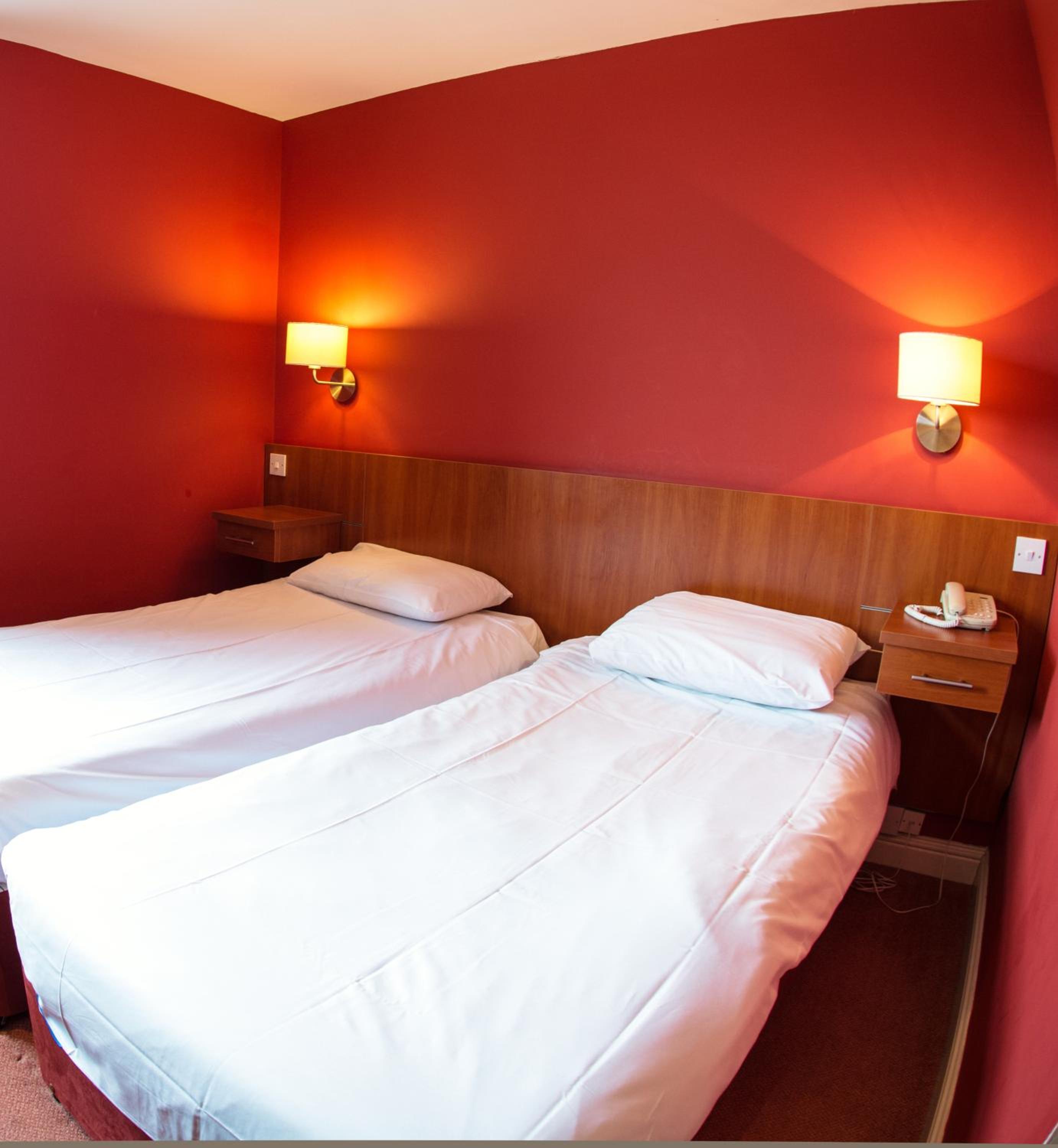 Twin Room - Photo 2
