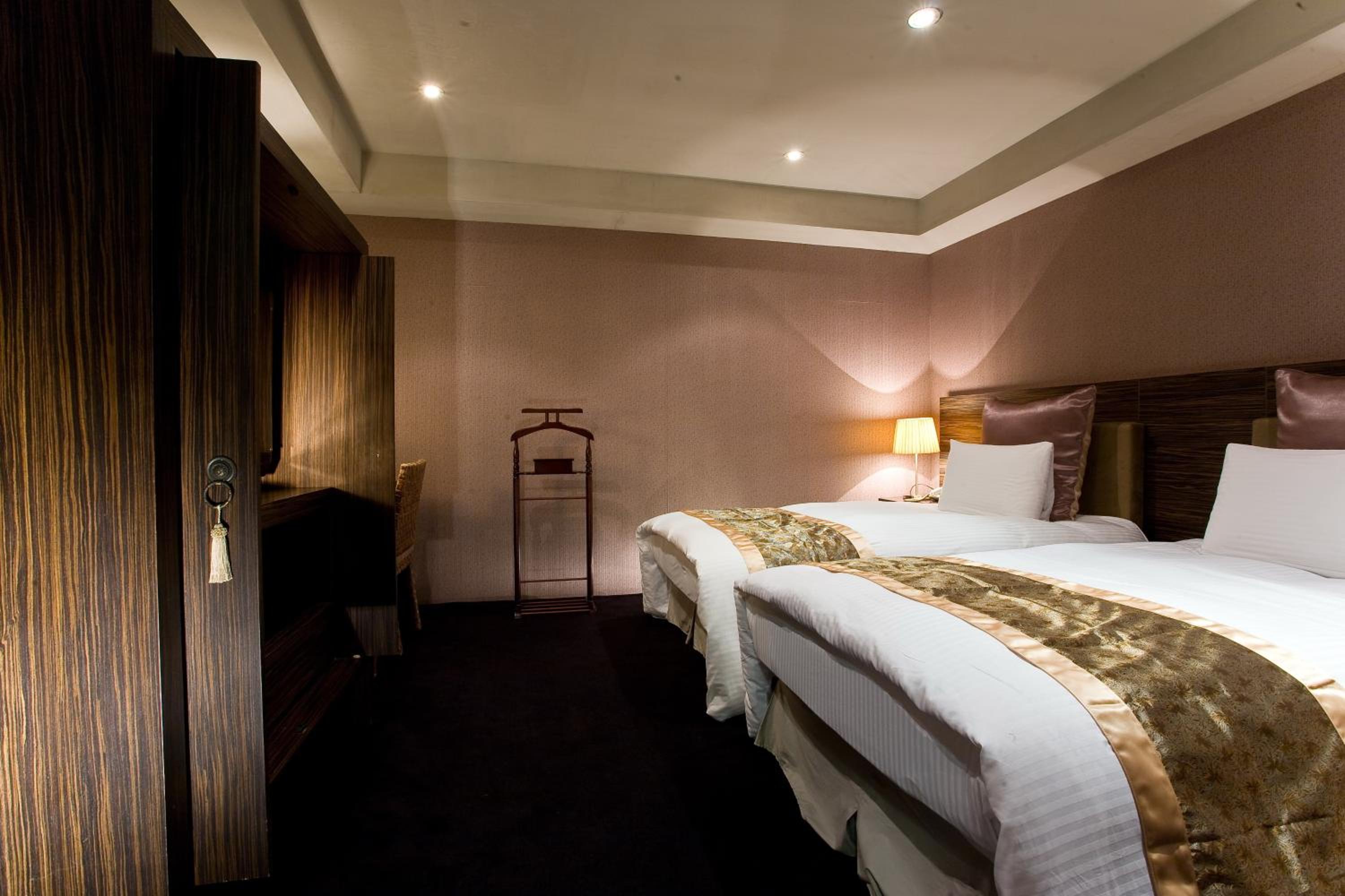 Twin Room with City View photo 2