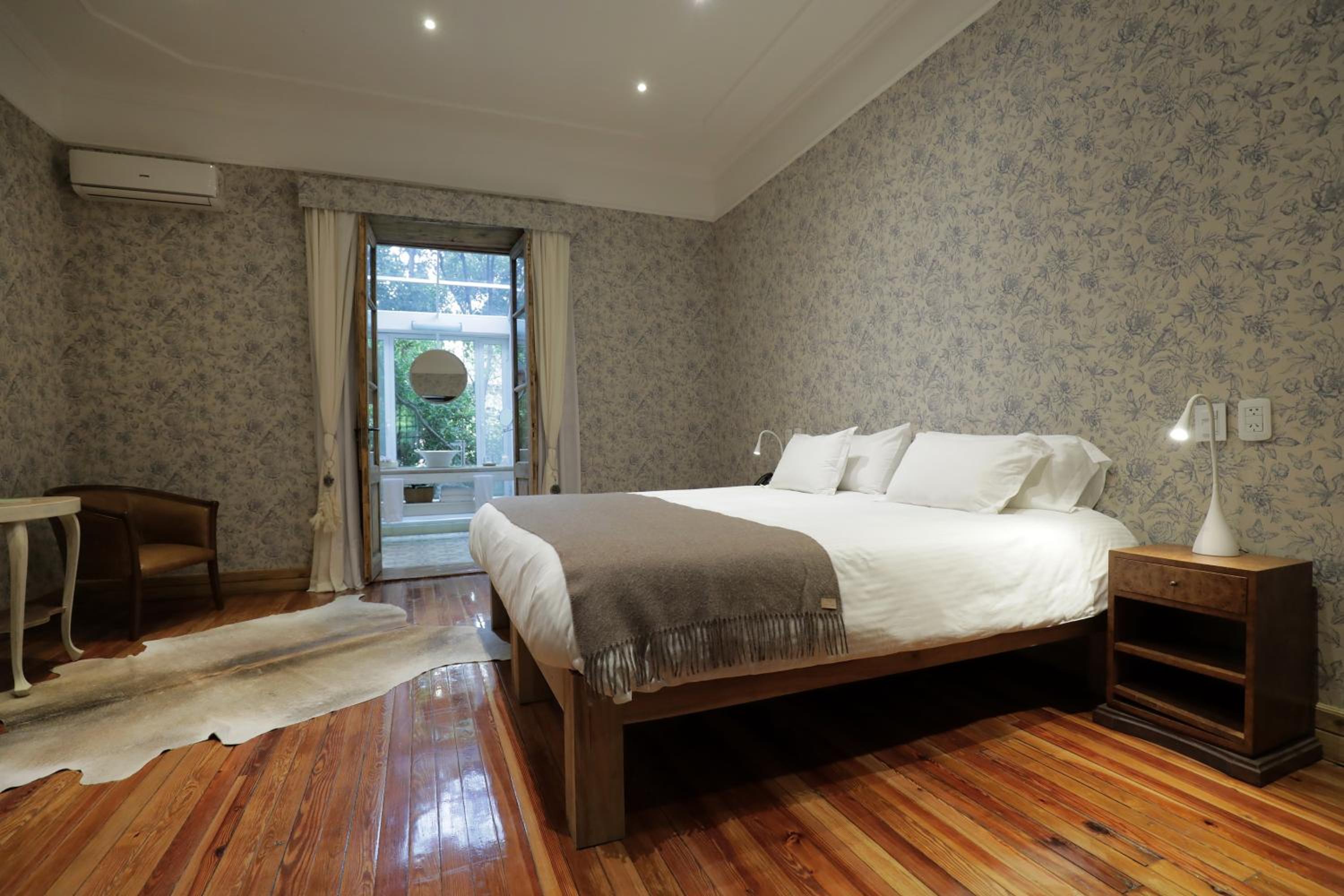 Standard King Room photo 1