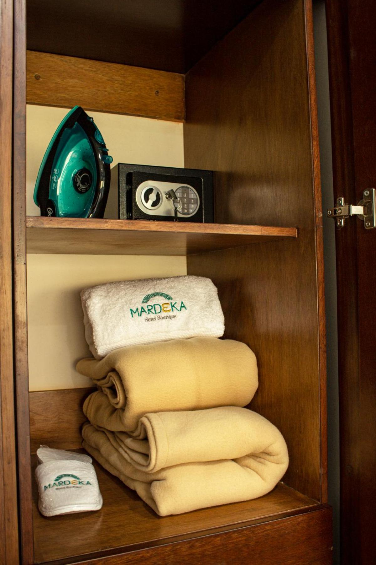 Deluxe King Room - Photo 5