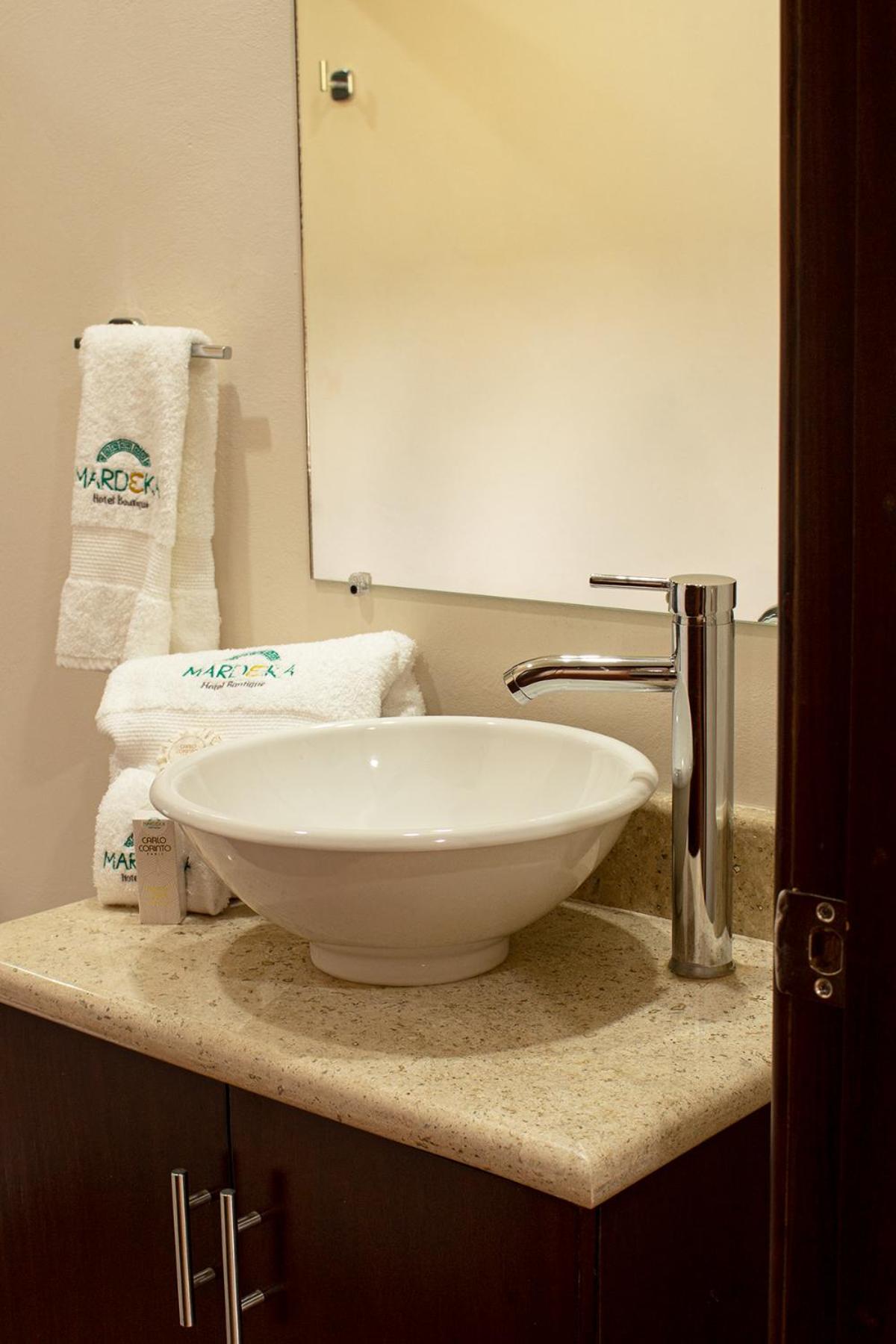 Twin Room - Photo 14
