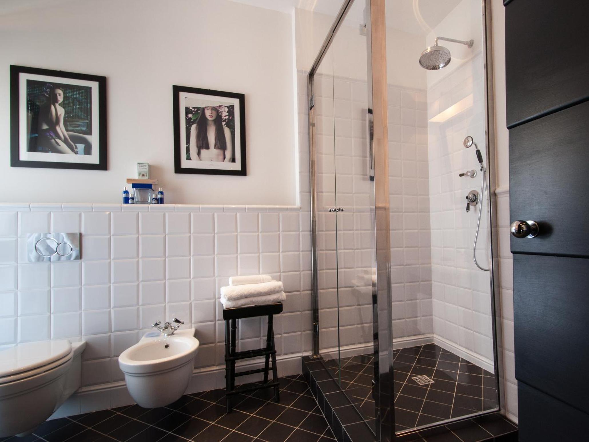 Superior Suite with Balcony - Photo 7