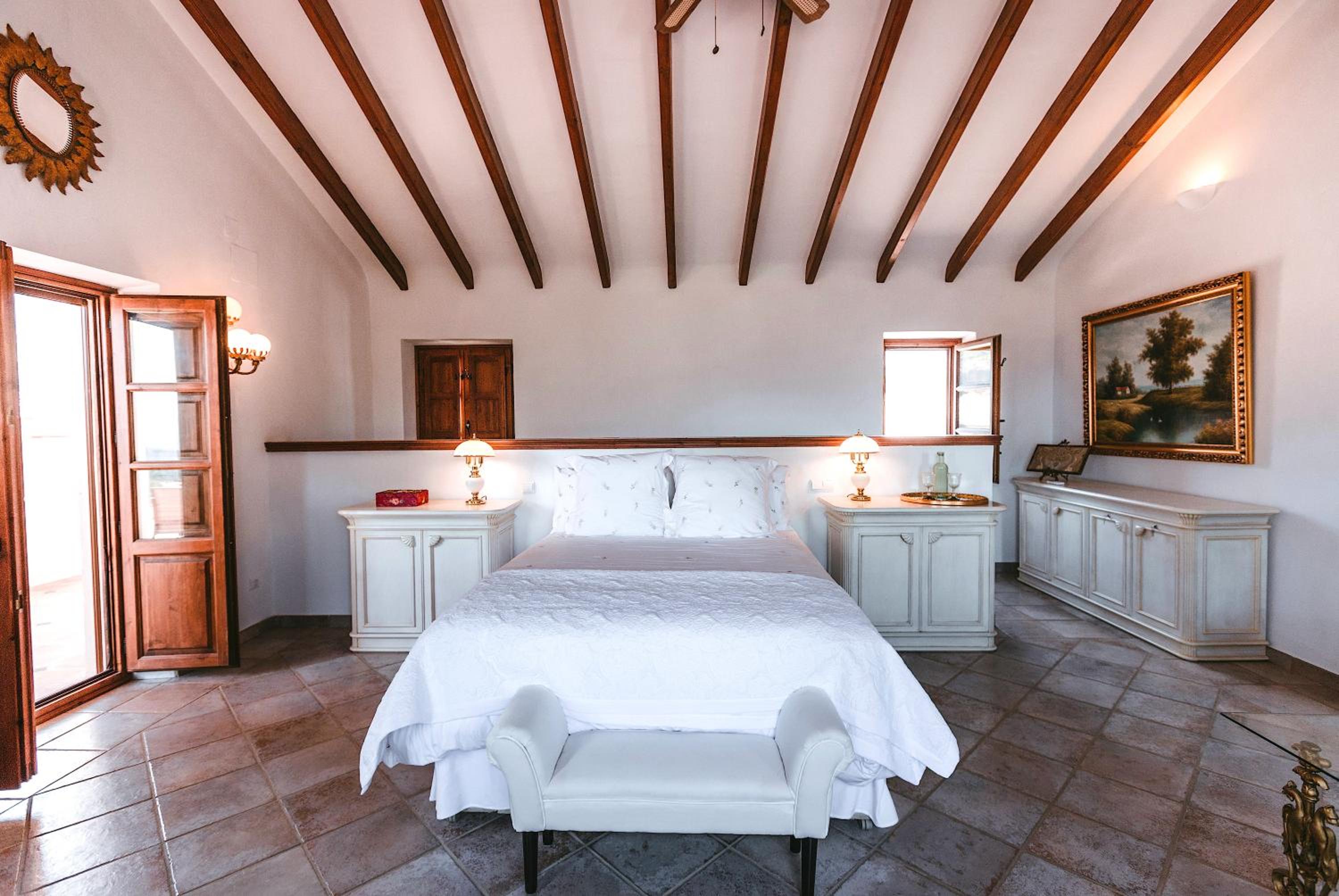 Deluxe Suite with Spa Bath - Photo 2