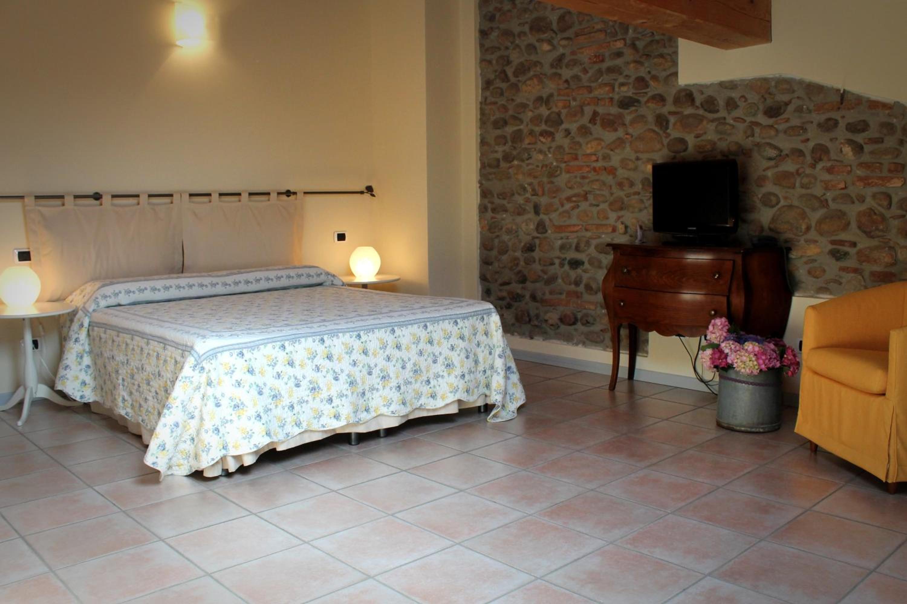 Large Double Room photo 3