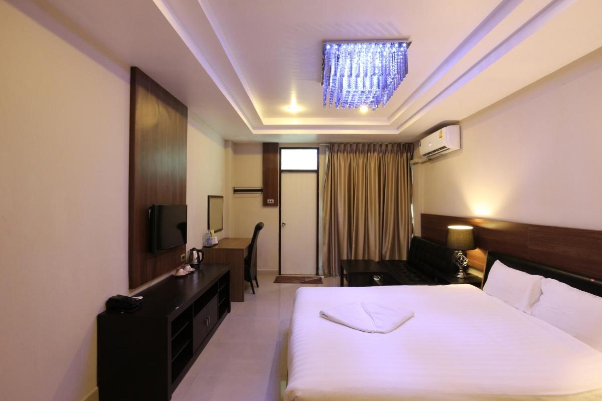 Deluxe Double Room (2 Adults + 1 Child) photo 3