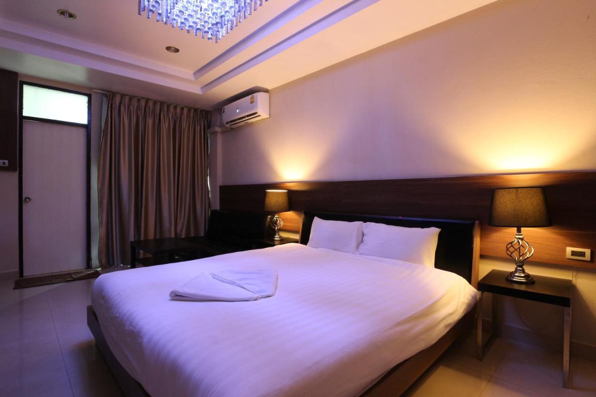 Deluxe Double Room (2 Adults + 1 Child) photo 2