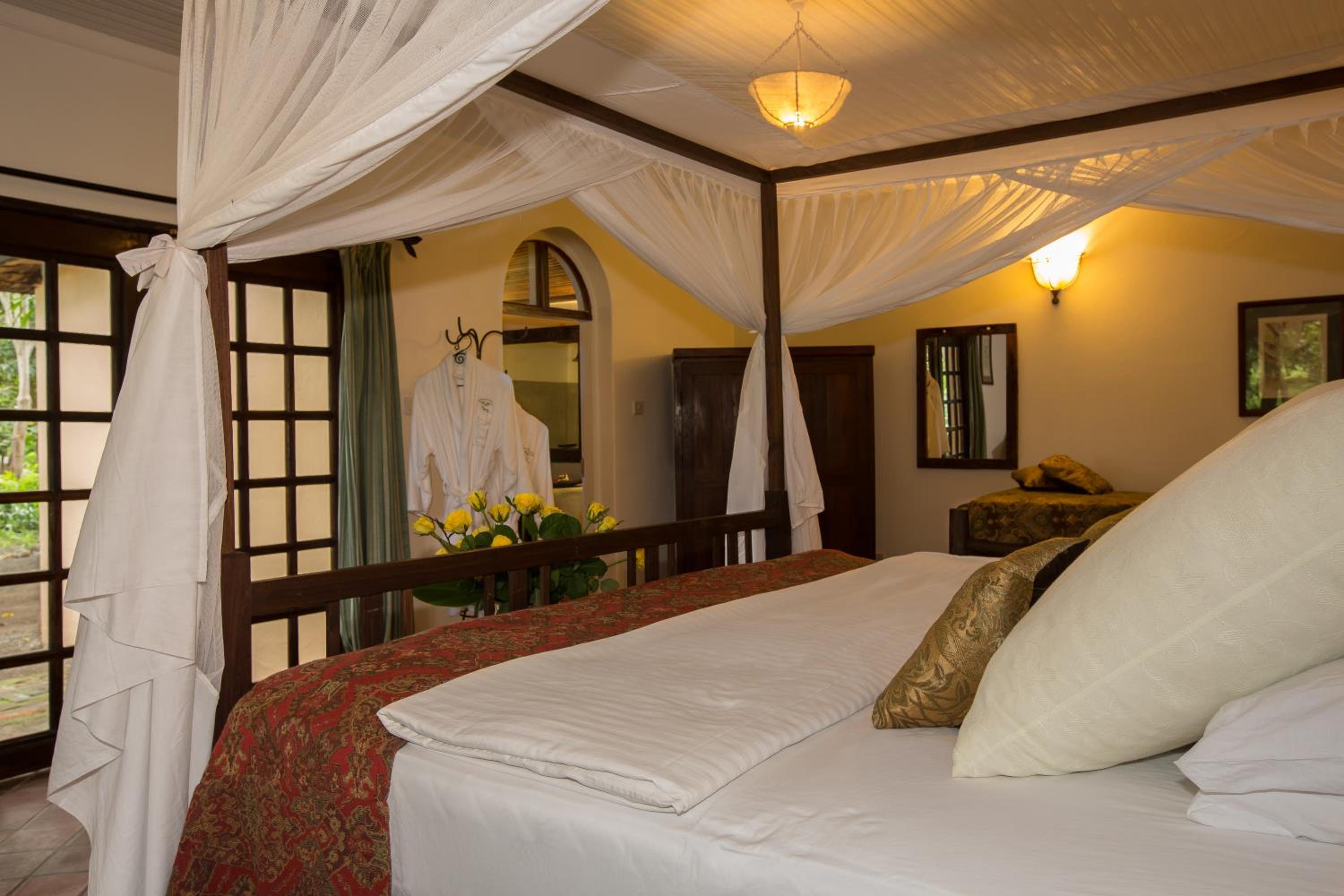 Double or Twin Room - Photo 8