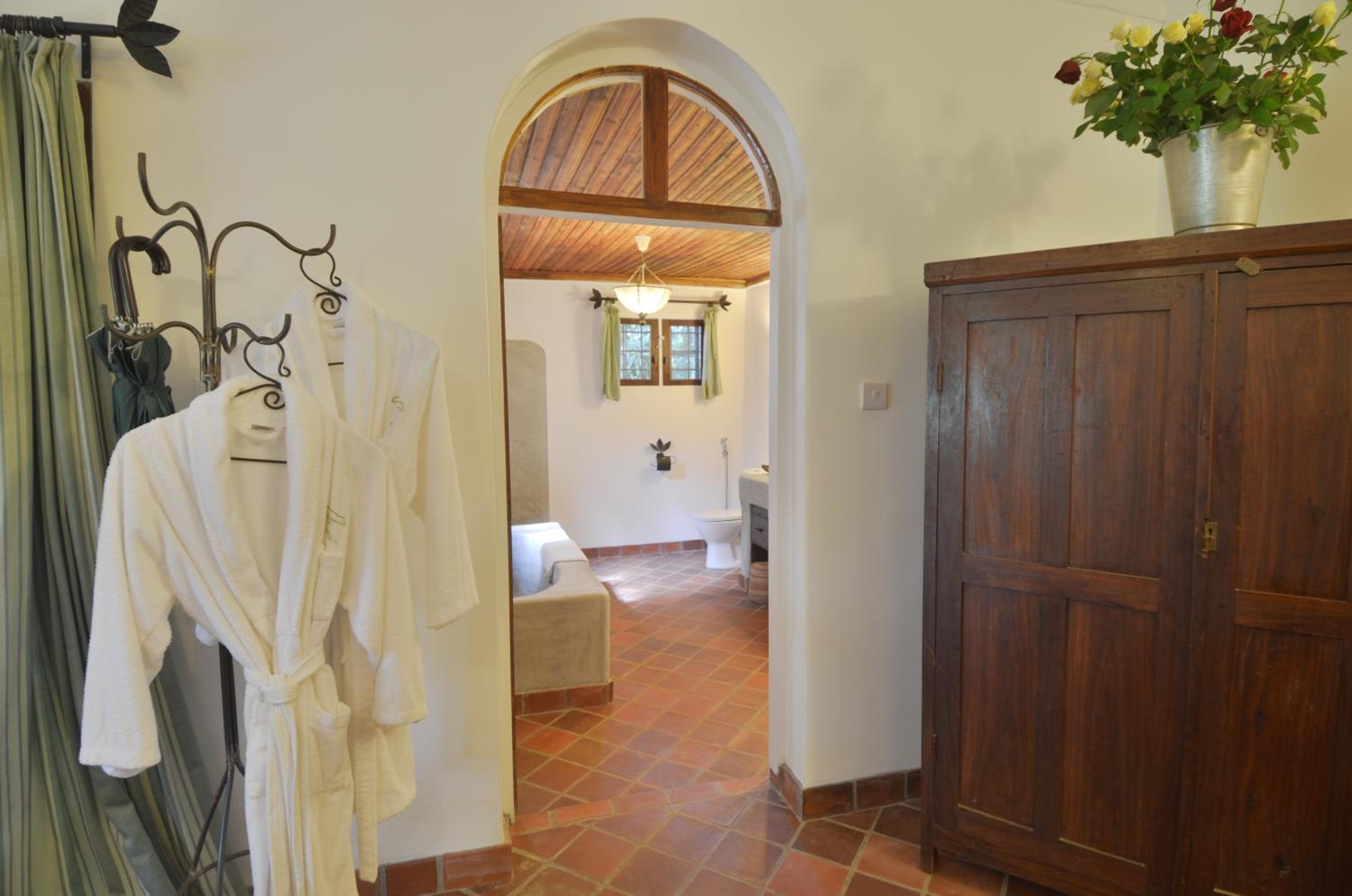 Double or Twin Room - Photo 10