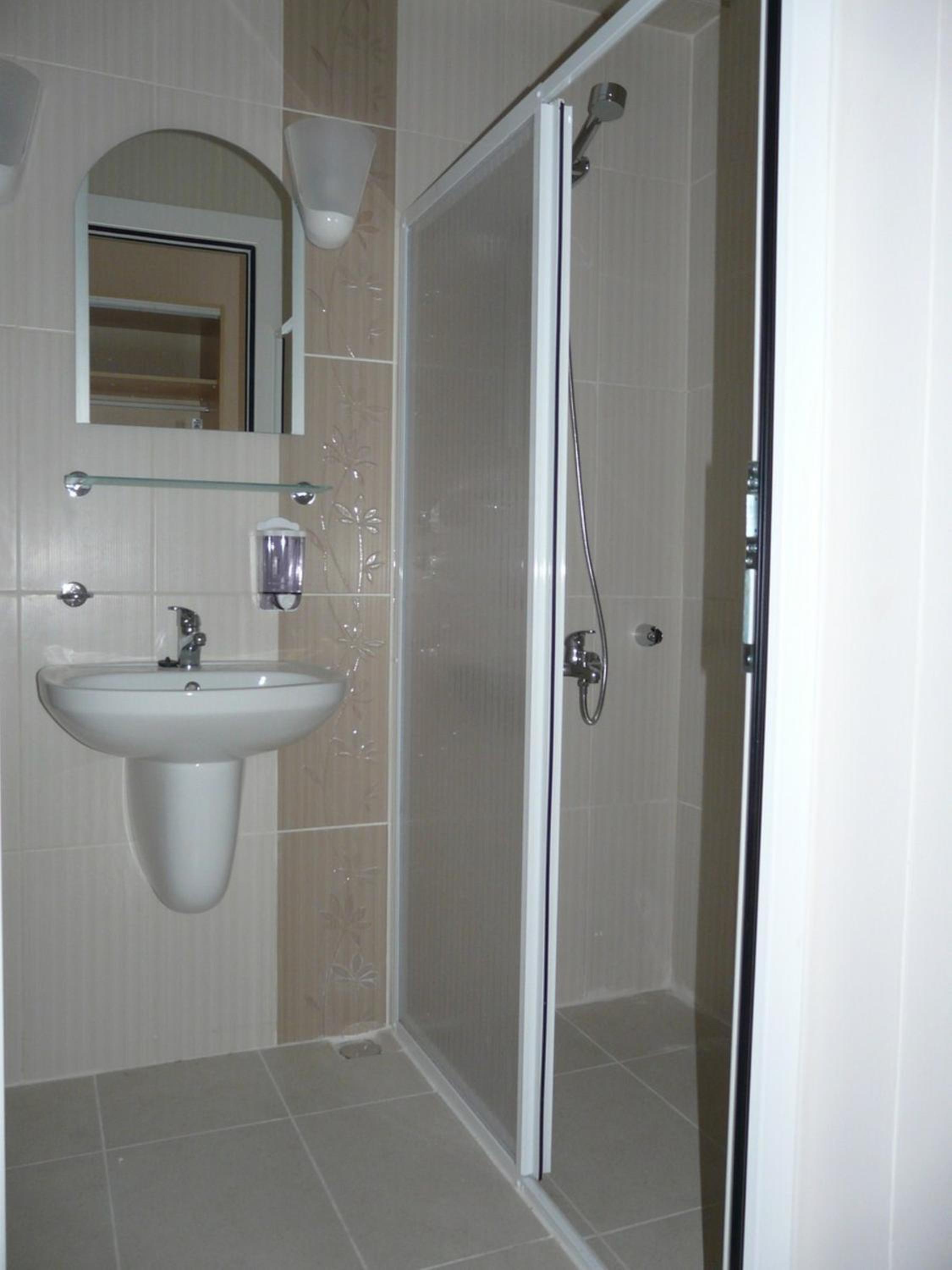 Double or Twin Room - Photo 7