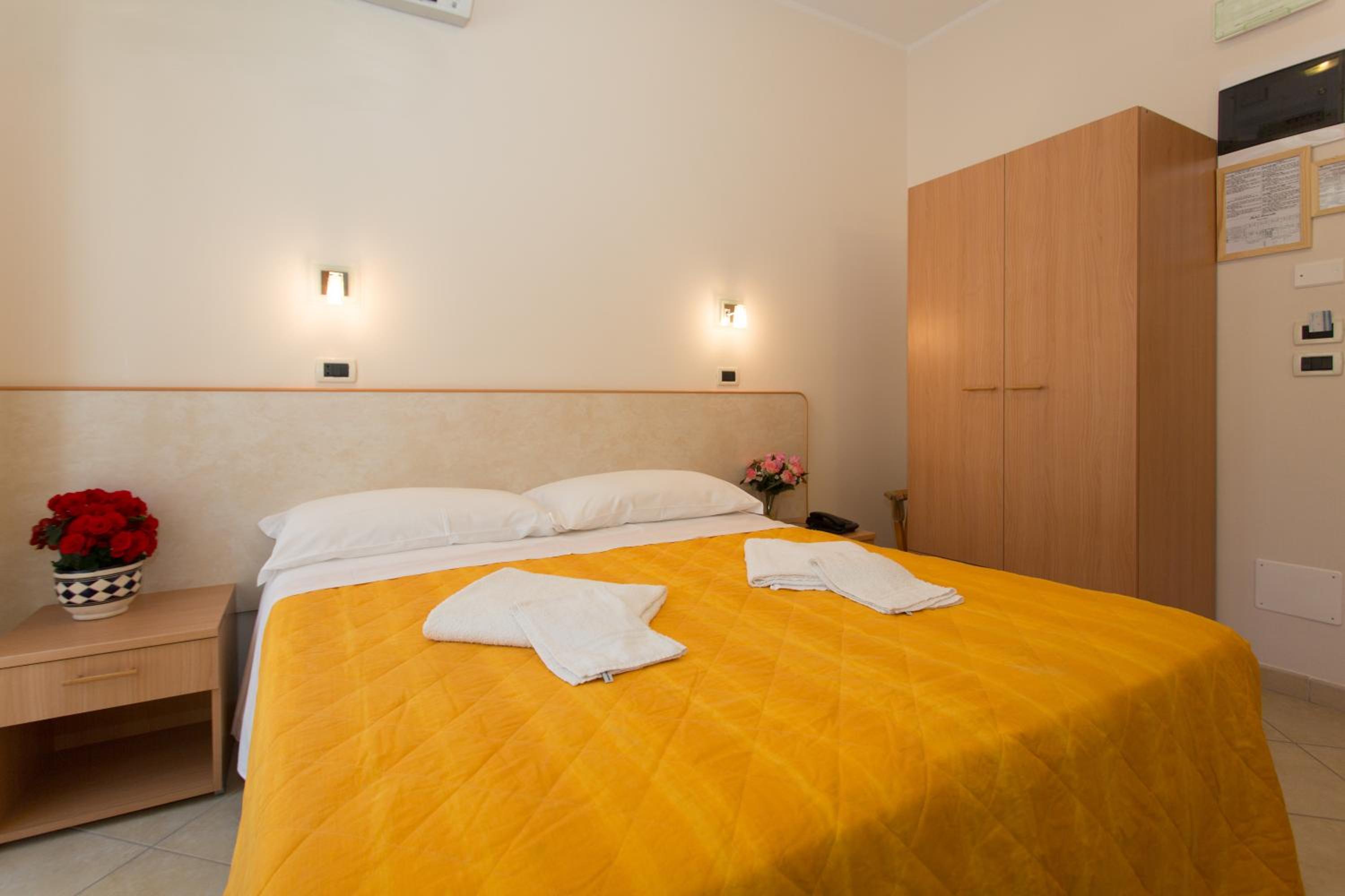 Standard Double Room - Photo 6