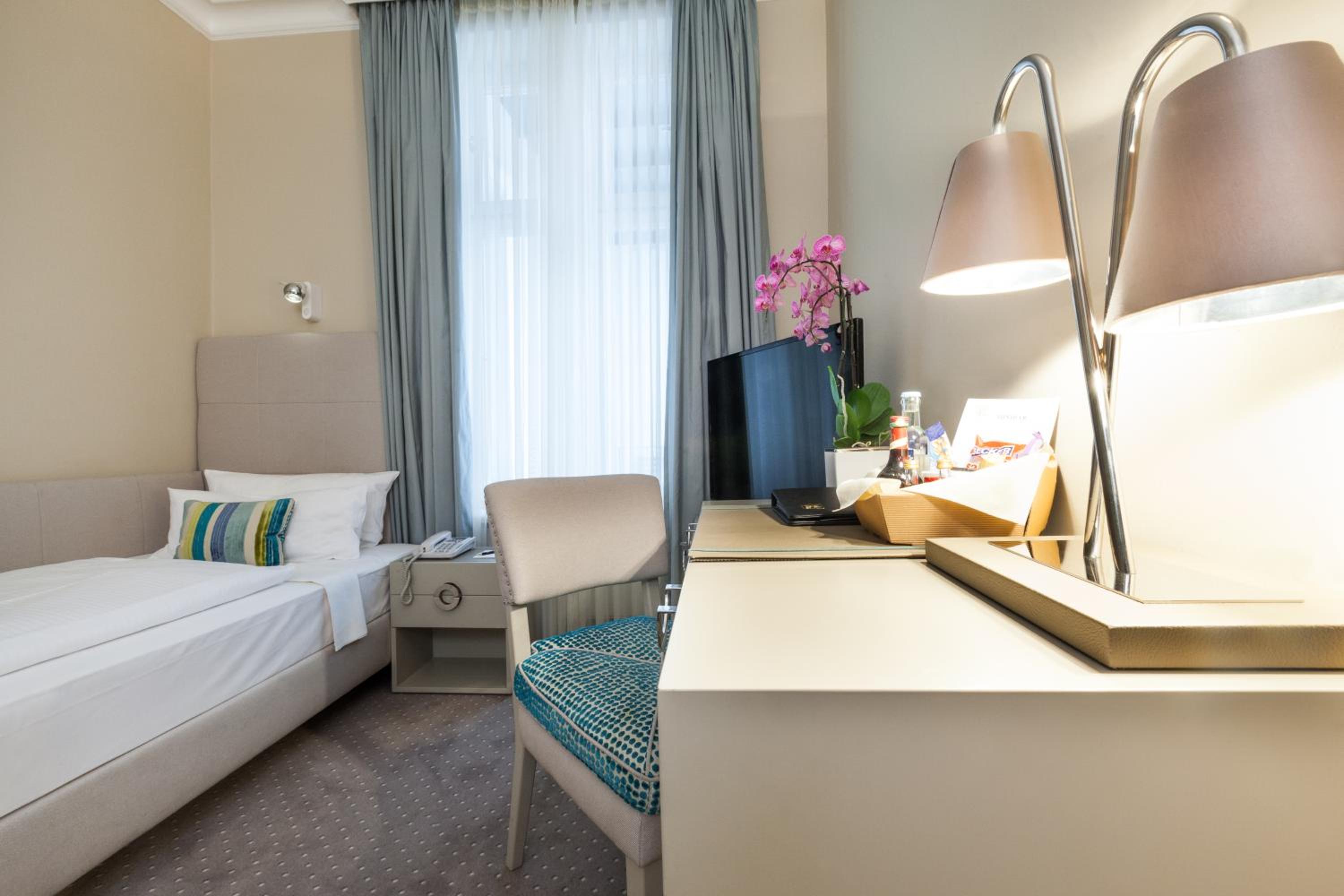 Single Room - Courtyard