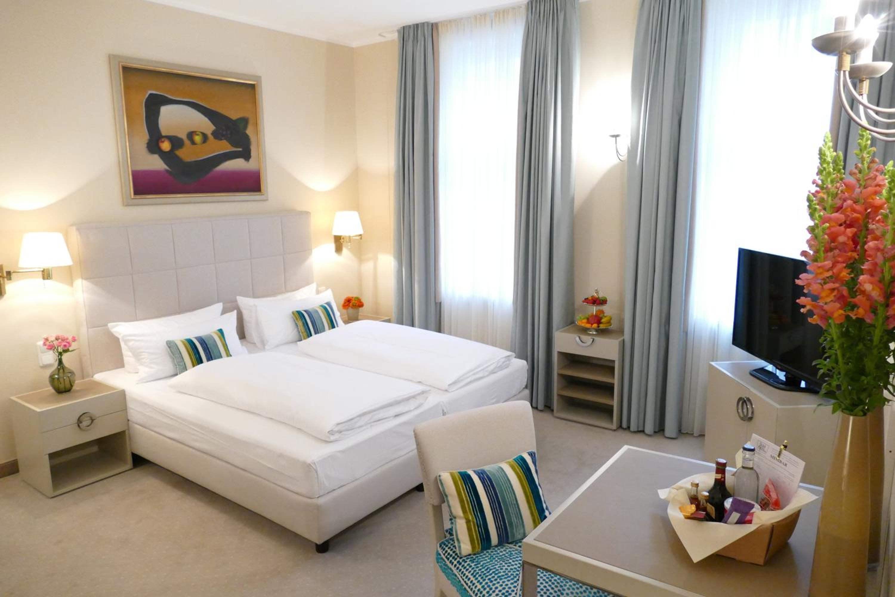 Double Room - Courtyard thumbnail 6