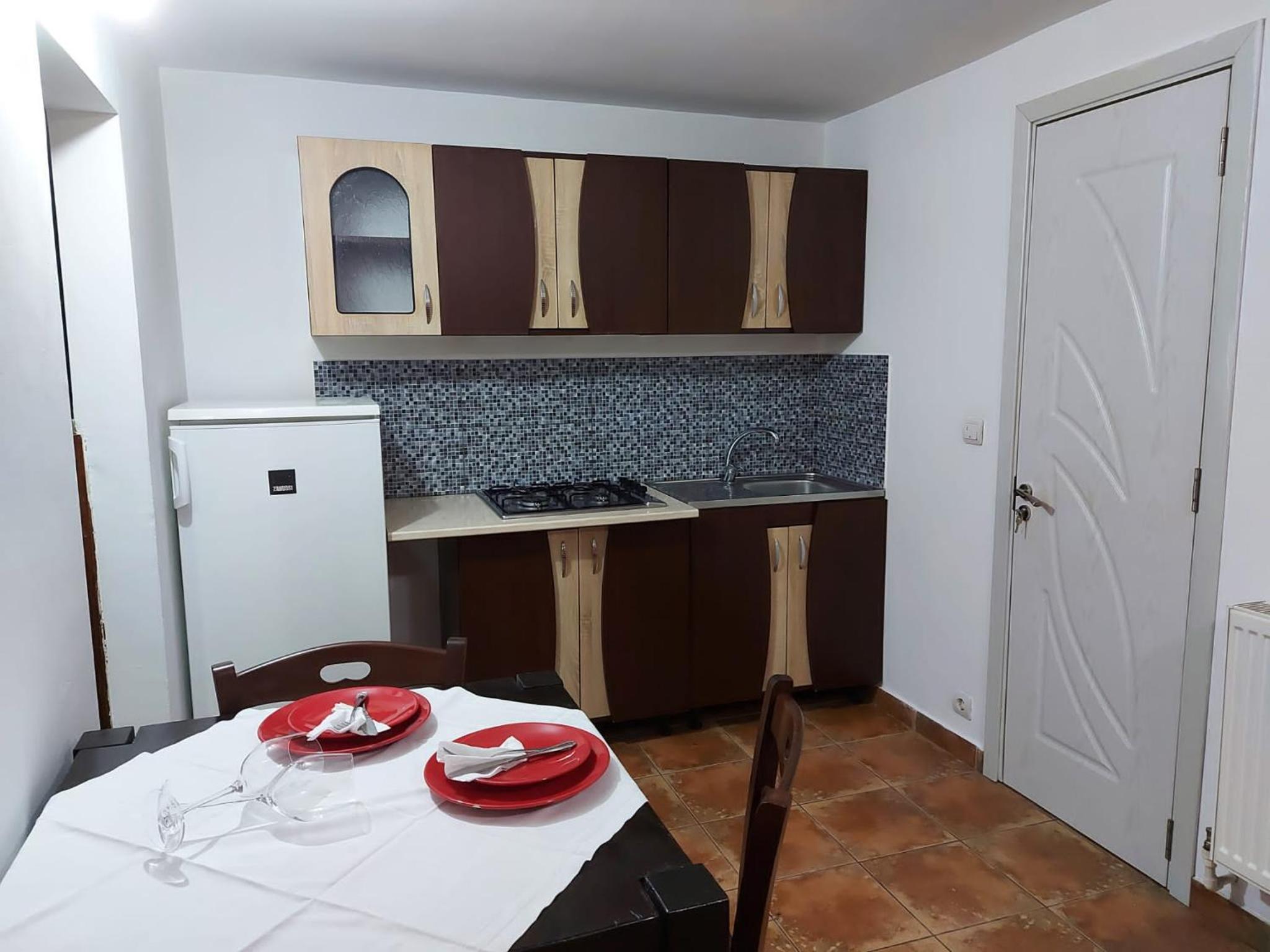One-Bedroom Apartment - Photo 2