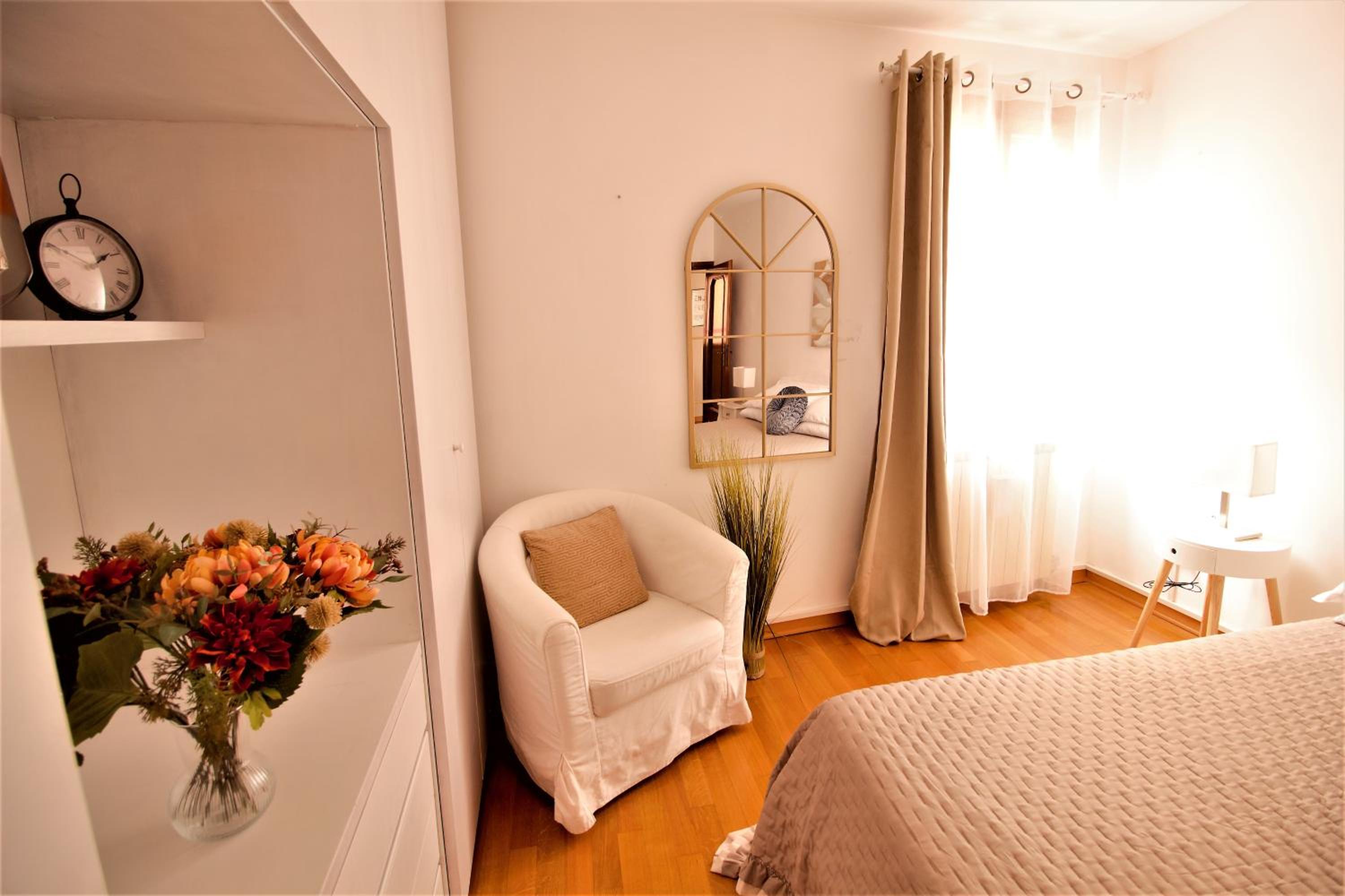 One-Bedroom Apartment photo 1
