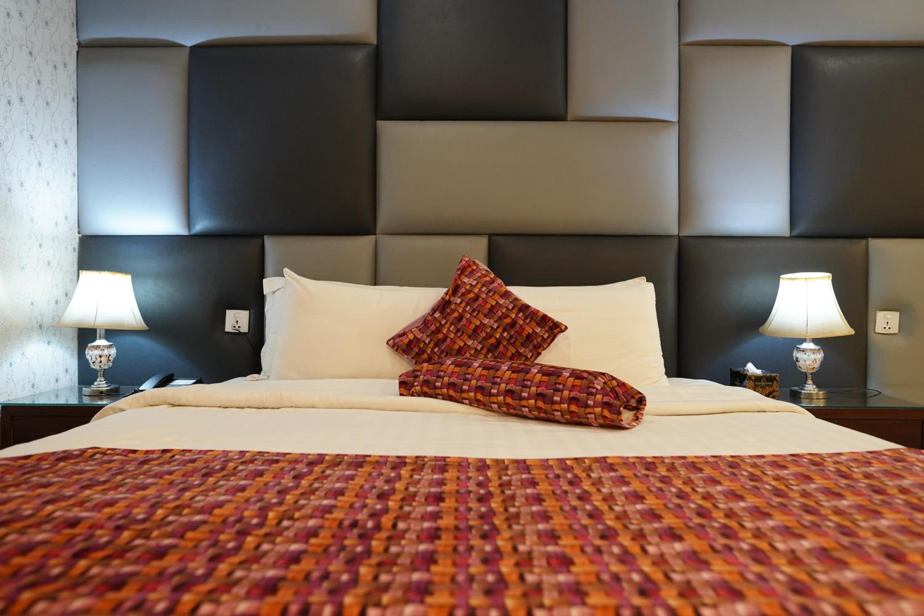Deluxe Double or Twin Room photo 3