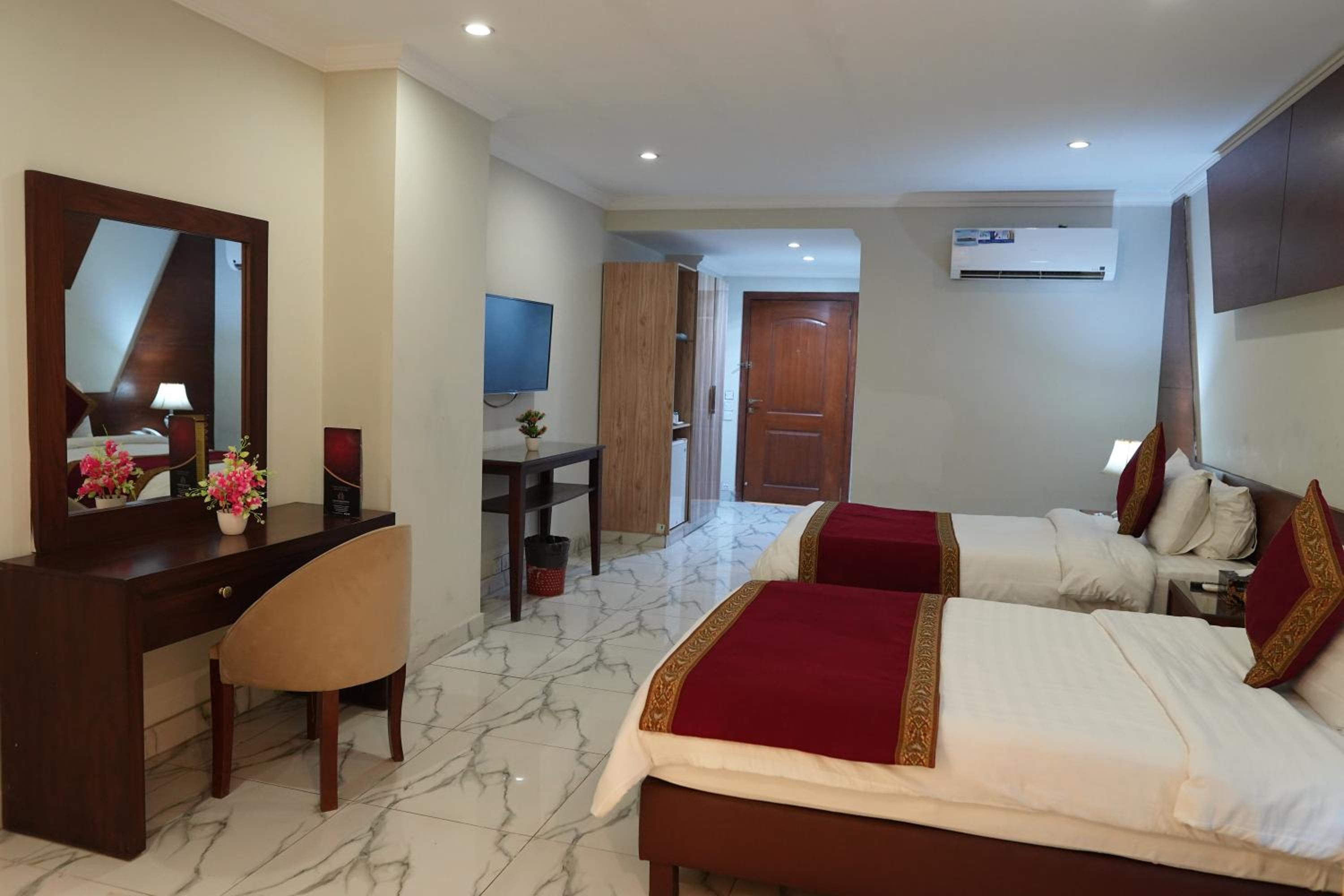 Twin Room With Private Bathroom photo 3