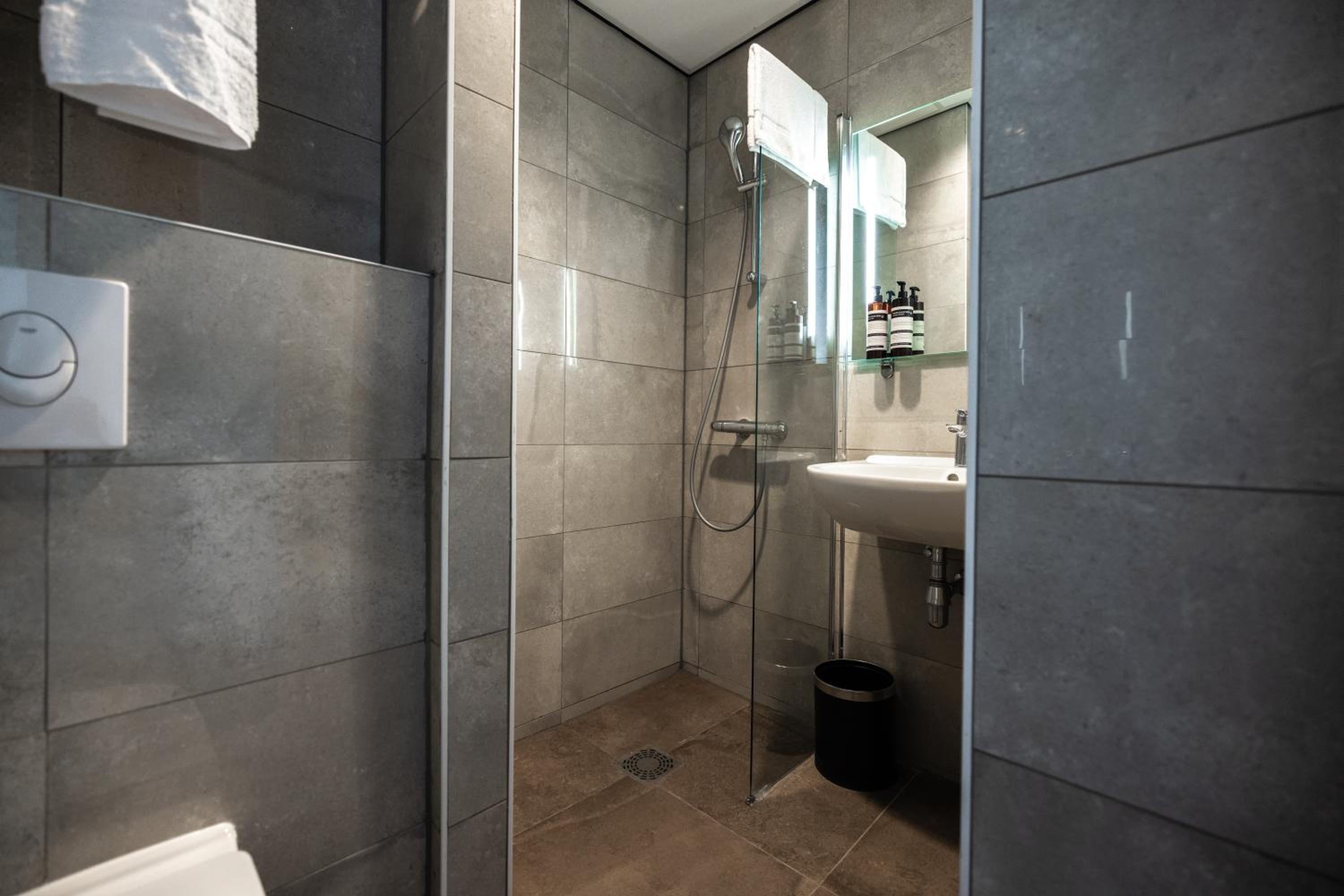 Double Room with Private Bathroom - Photo 5