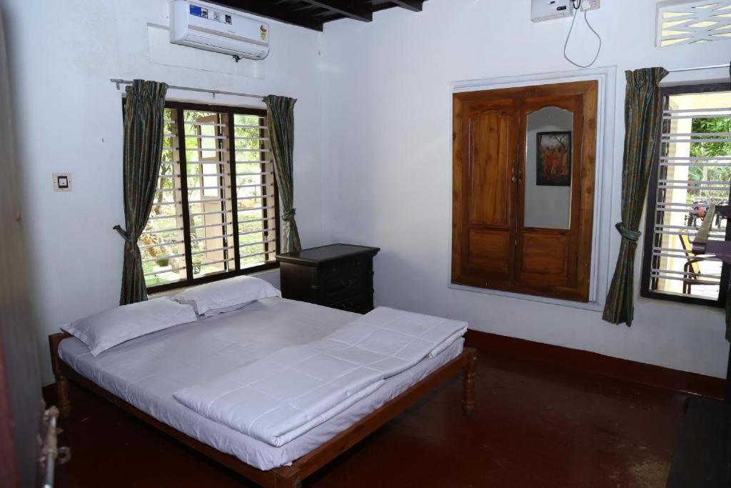 Basic Triple Room photo 1