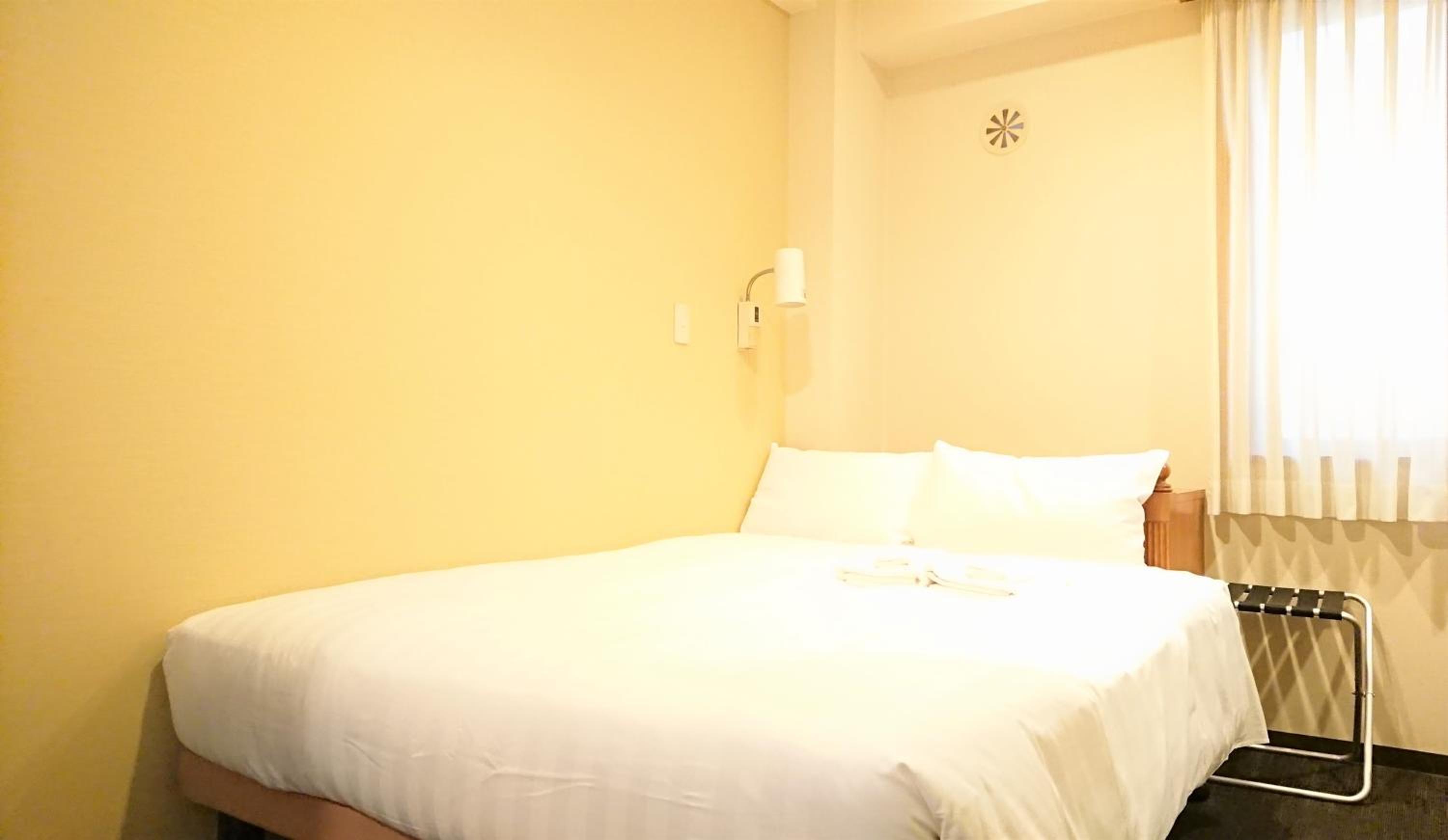 Double Room with Small Double Bed - Smoking photo 3